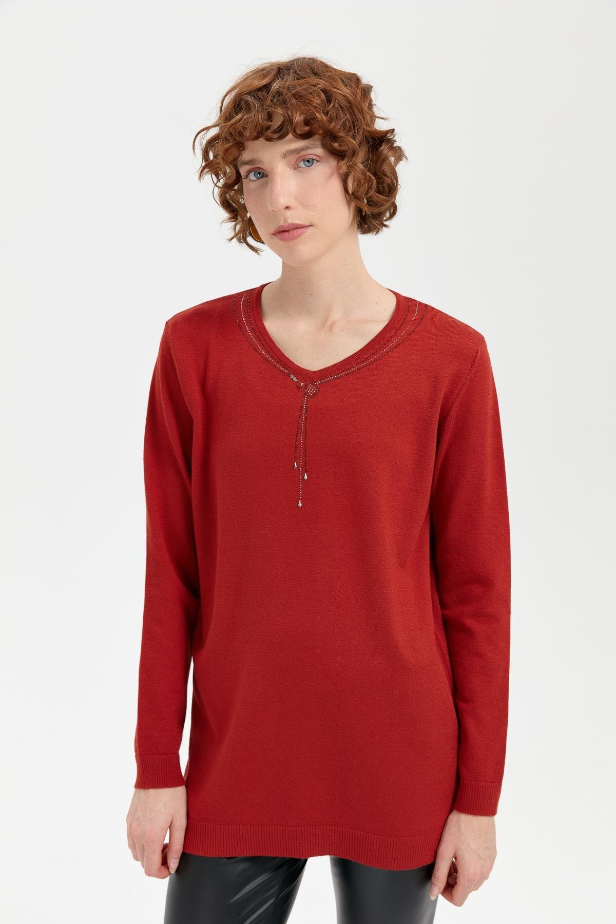 24090Kadın V Yaka Taşlı Kolye Desenli Ligra Bluz K.Kiremit