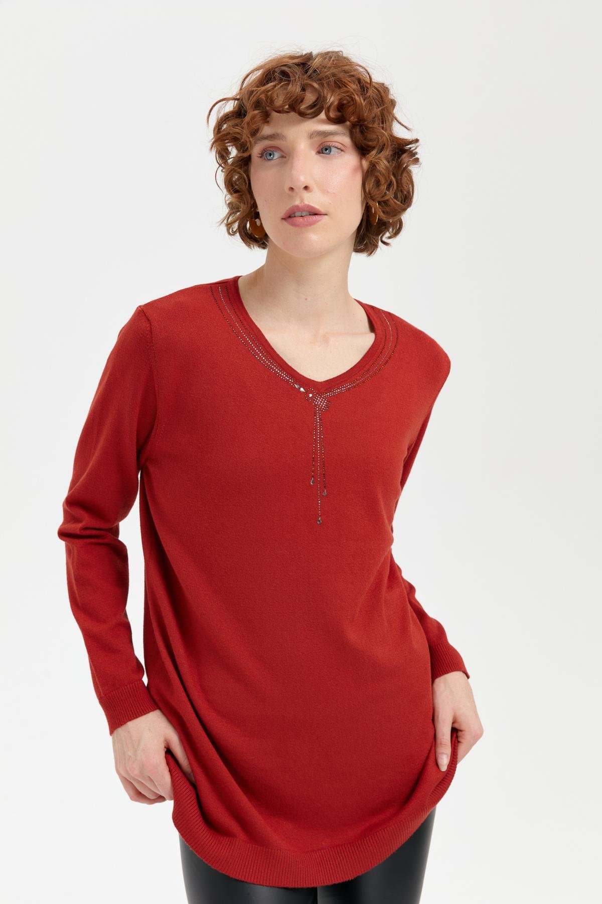 24090Kadın V Yaka Taşlı Kolye Desenli Ligra Bluz K.Kiremit