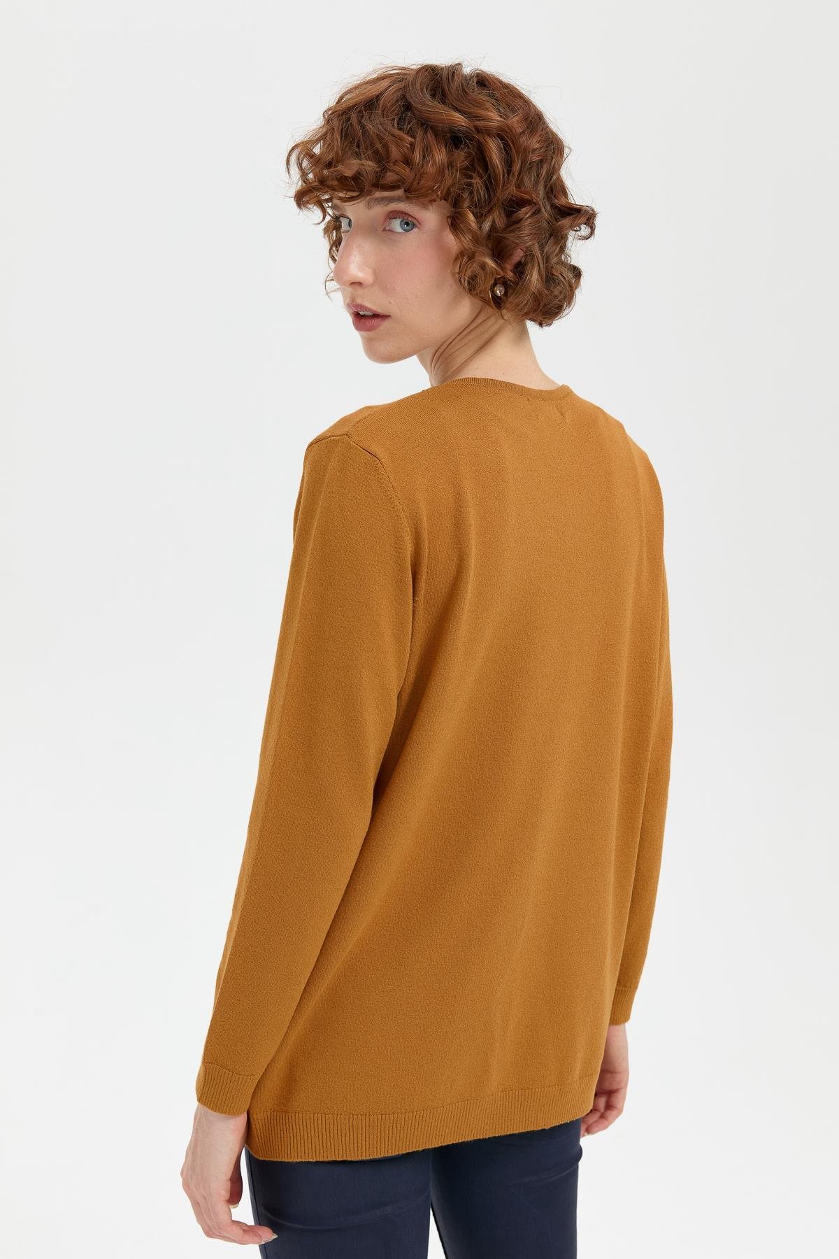 24090Kadın V Yaka Taşlı Kolye Desenli Ligra Bluz Hardal