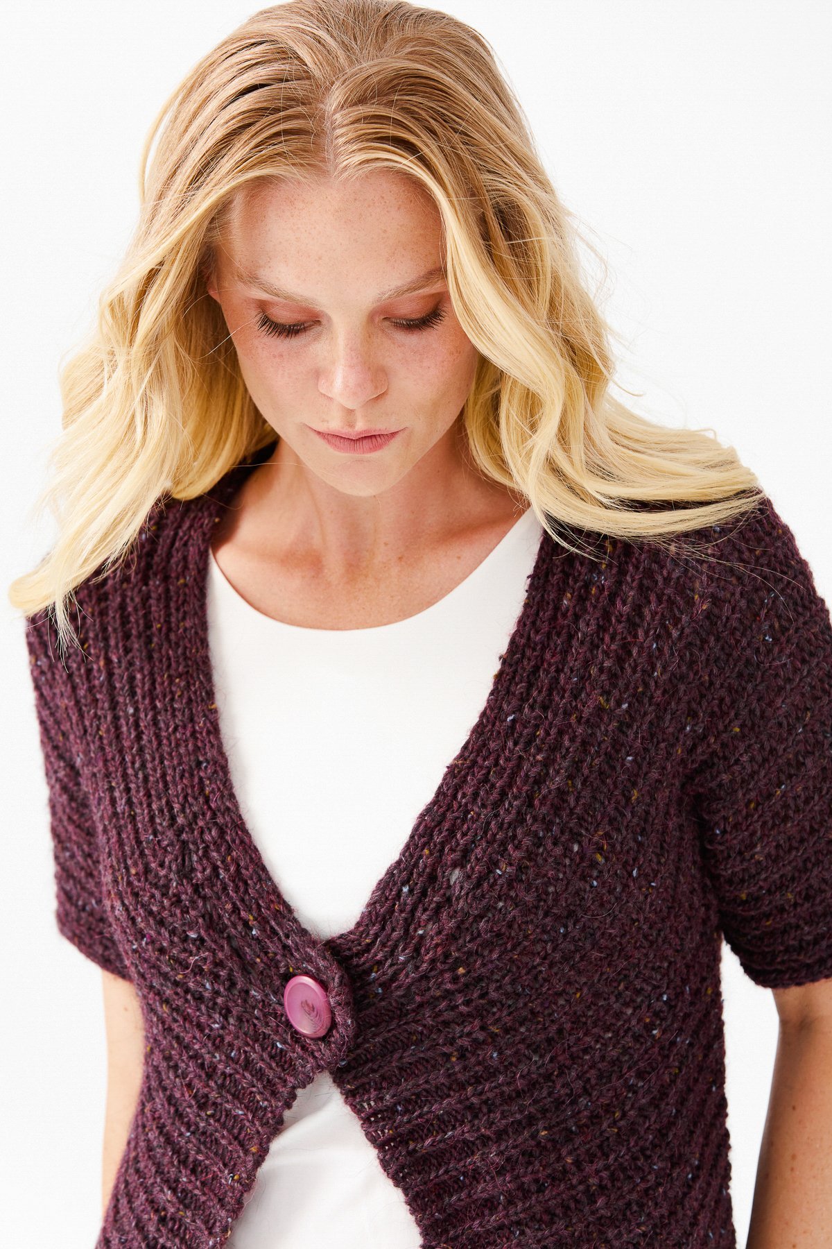 22194Женский короткий жилет на одной пуговице с v-образным вырезом, сливовый
