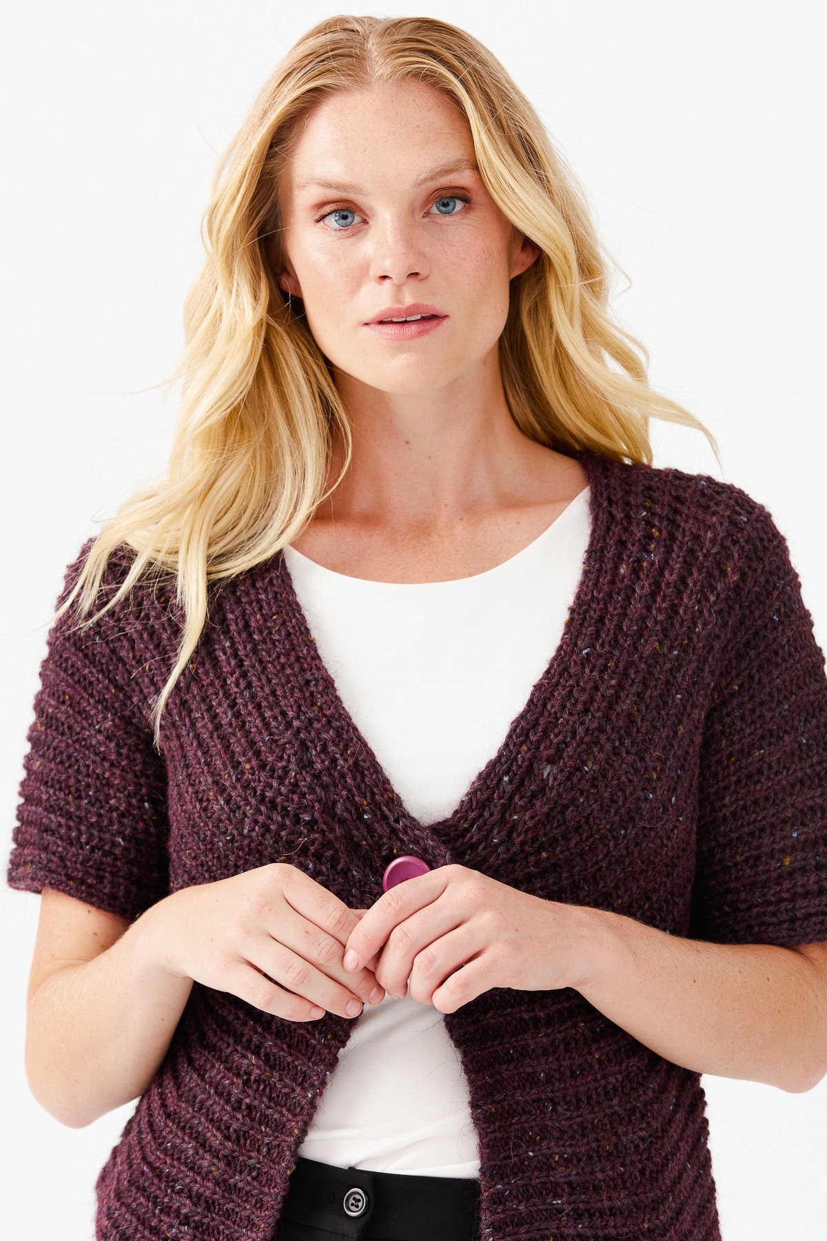 22194Женский короткий жилет на одной пуговице с v-образным вырезом, сливовый