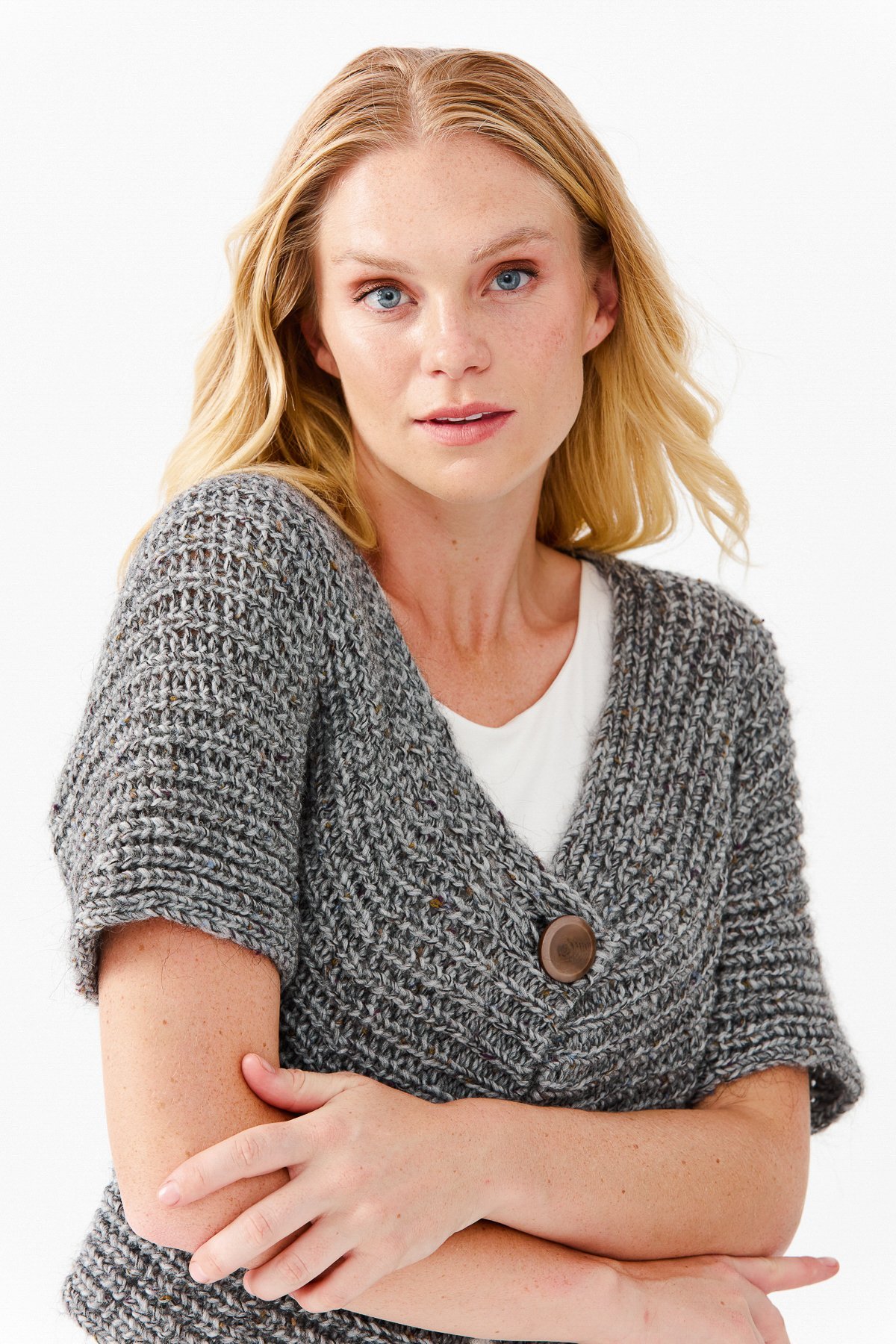 22194Женский короткий жилет на одной пуговице с v-образным вырезом, дымчатый