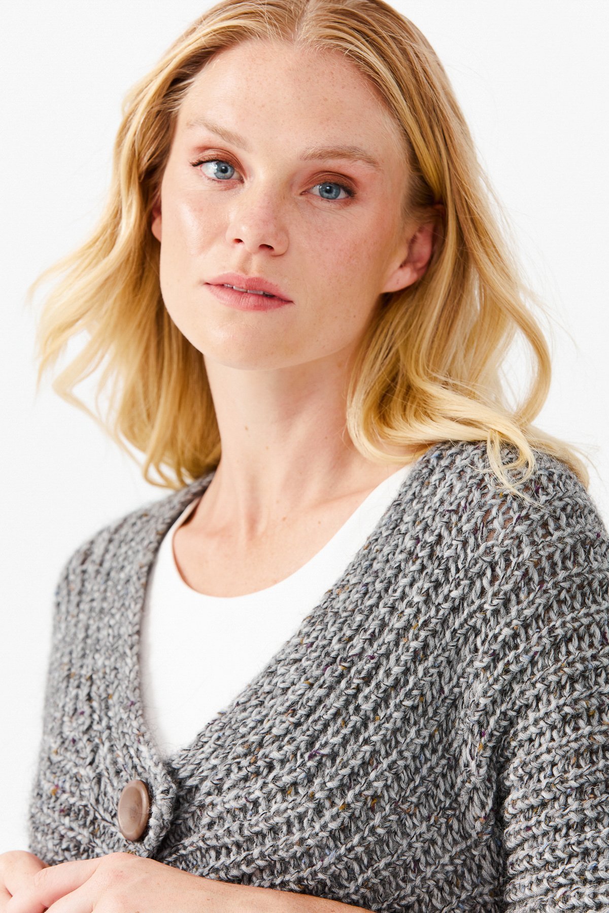 22194Женский короткий жилет на одной пуговице с v-образным вырезом, дымчатый