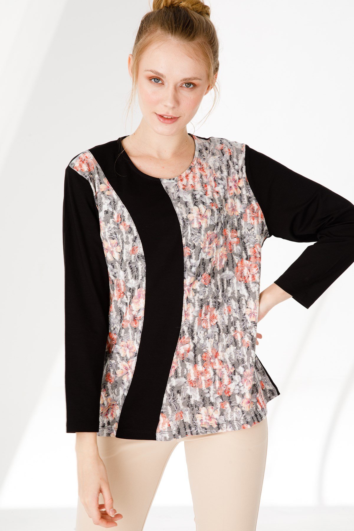 KADIN V YAKA UZUN KOL ÇİÇEK BASKILI PENYE BLUZ SİYAH