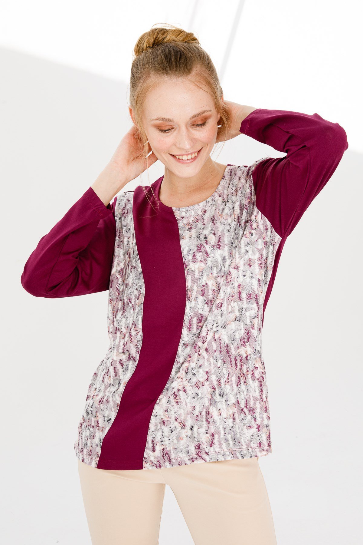 KADIN V YAKA UZUN KOL ÇİÇEK BASKILI PENYE BLUZ K.MÜRDÜM