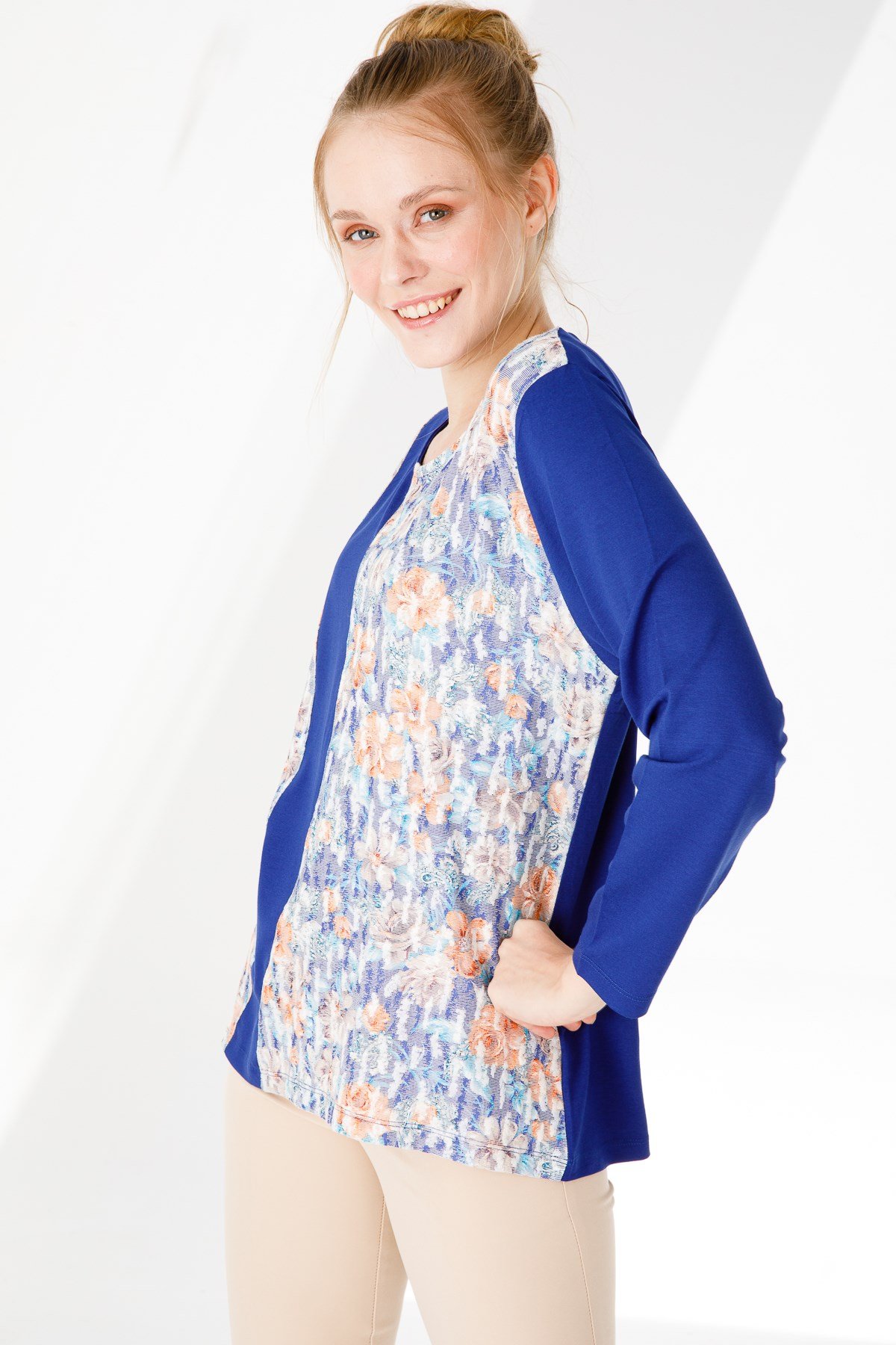 KADIN V YAKA UZUN KOL ÇİÇEK BASKILI PENYE BLUZ K.SAKS MAV