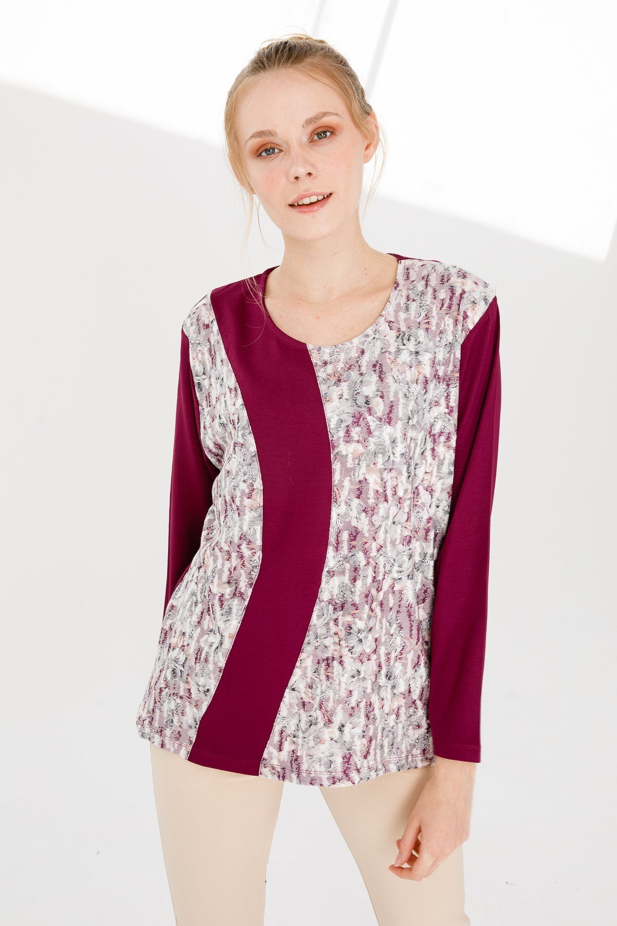 KADIN V YAKA UZUN KOL ÇİÇEK BASKILI PENYE BLUZ K.MÜRDÜM