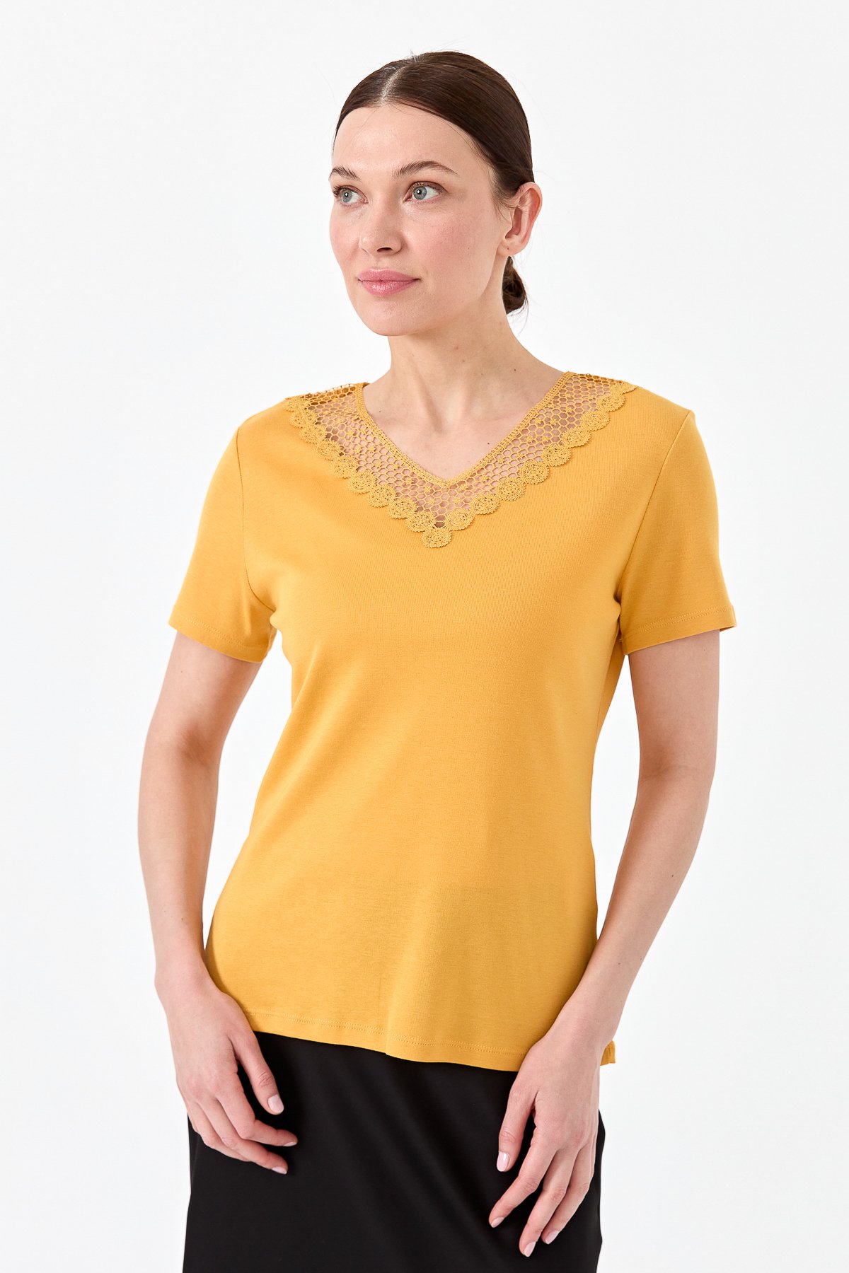 23451Kadın V Yaka Yakası Dantelli T-shirt Hardal