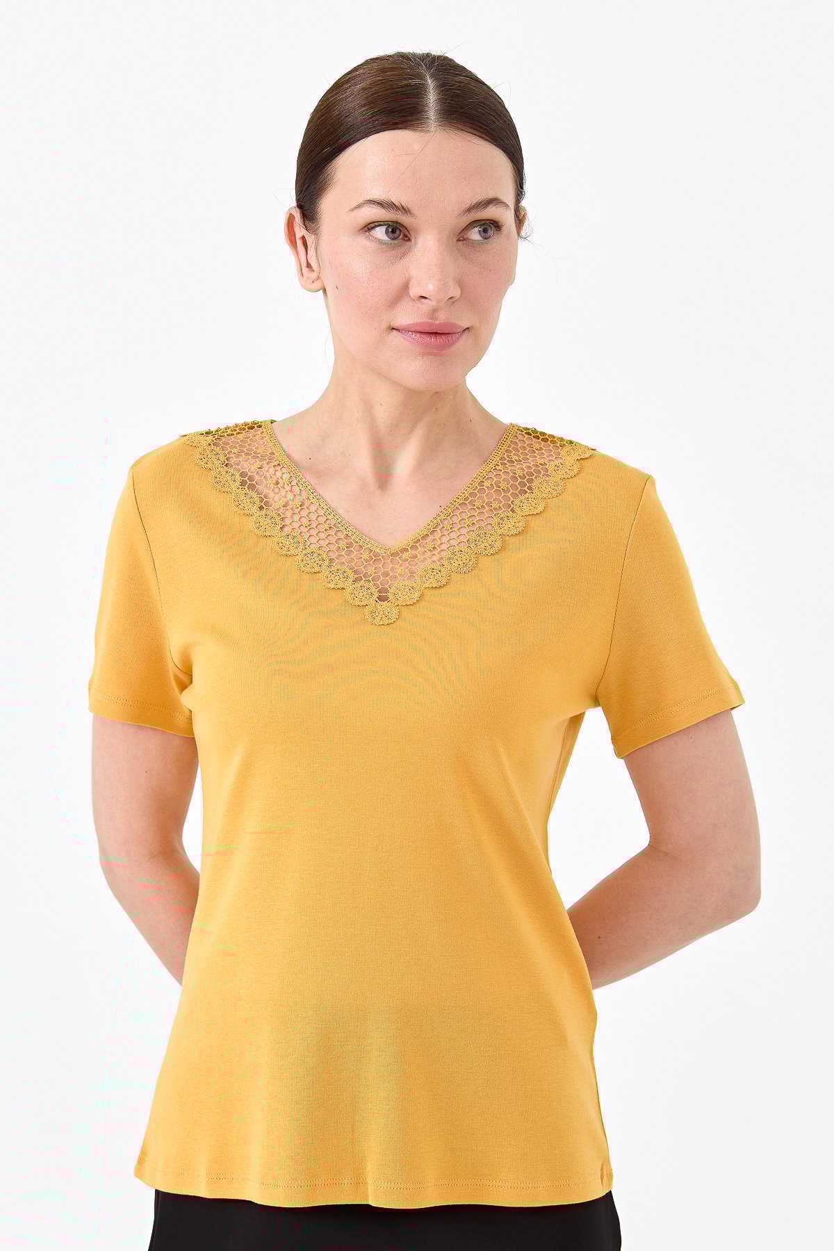 23451Kadın V Yaka Yakası Dantelli T-shirt Hardal