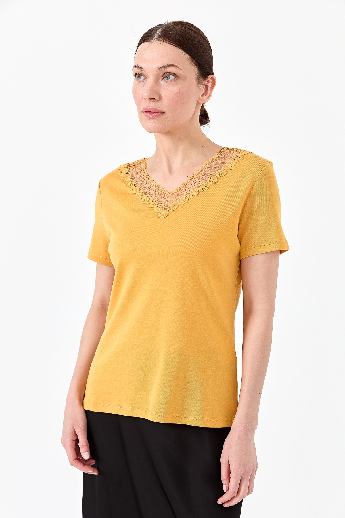 23451Kadın V Yaka Yakası Dantelli T-shirt Hardal
