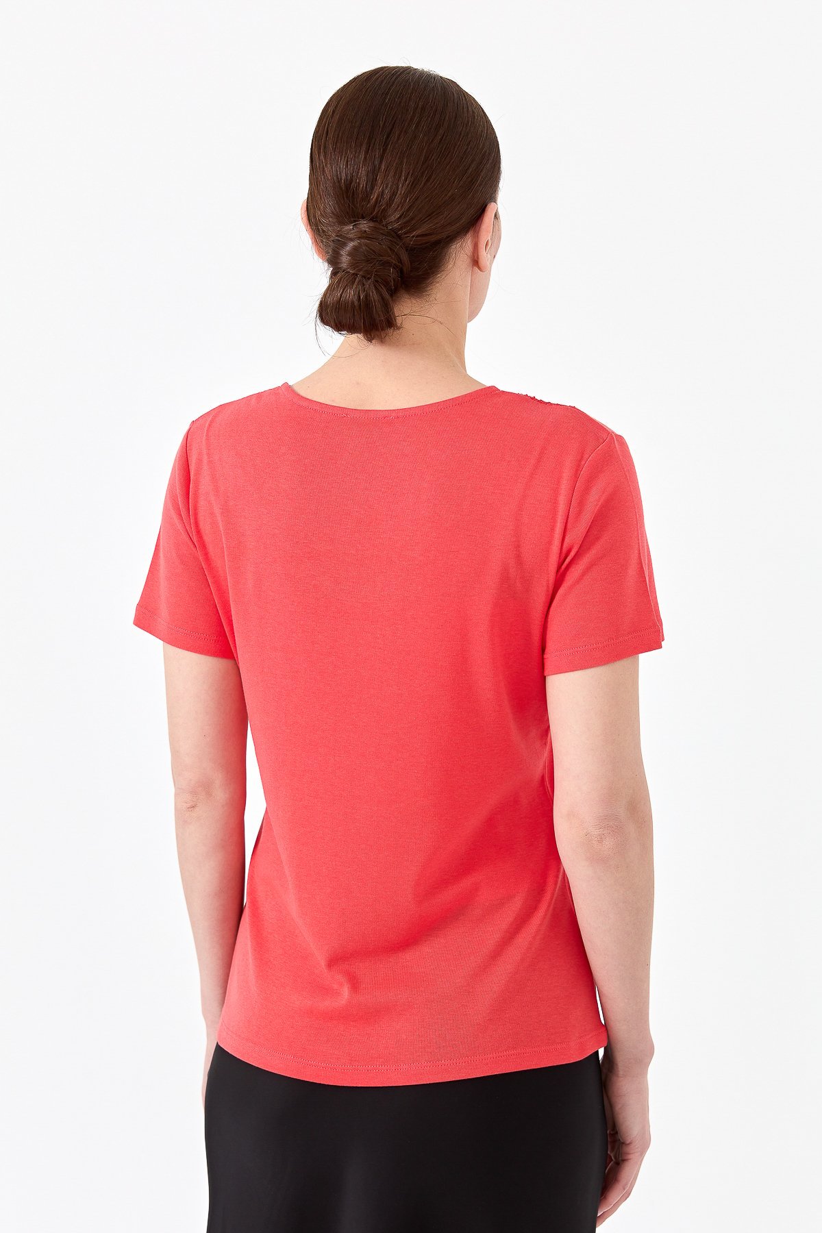 23451Kadın V Yaka Yakası Dantelli T-shirt Kırmızı