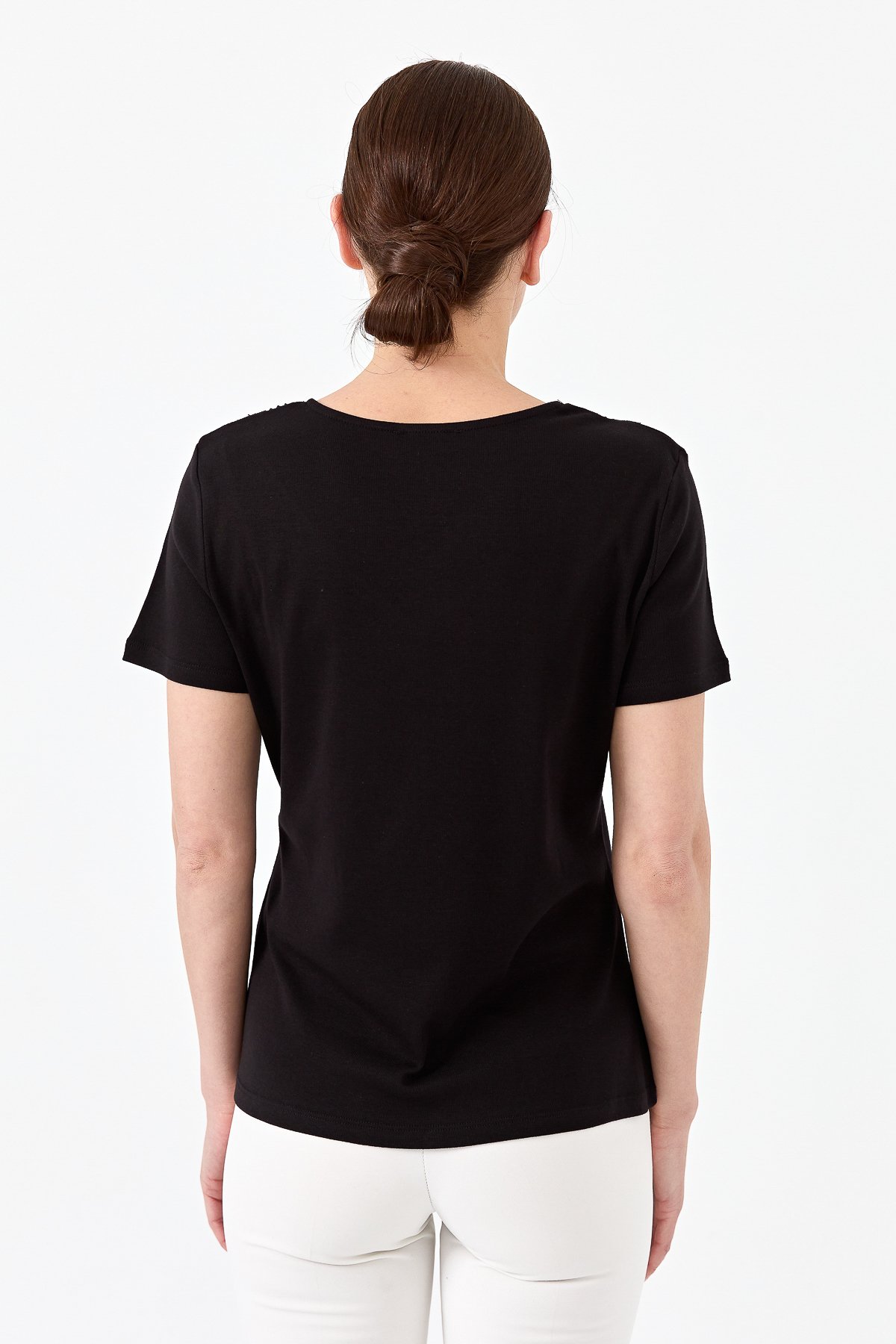 23451Kadın V Yaka Yakası Dantelli T-shirt Siyah