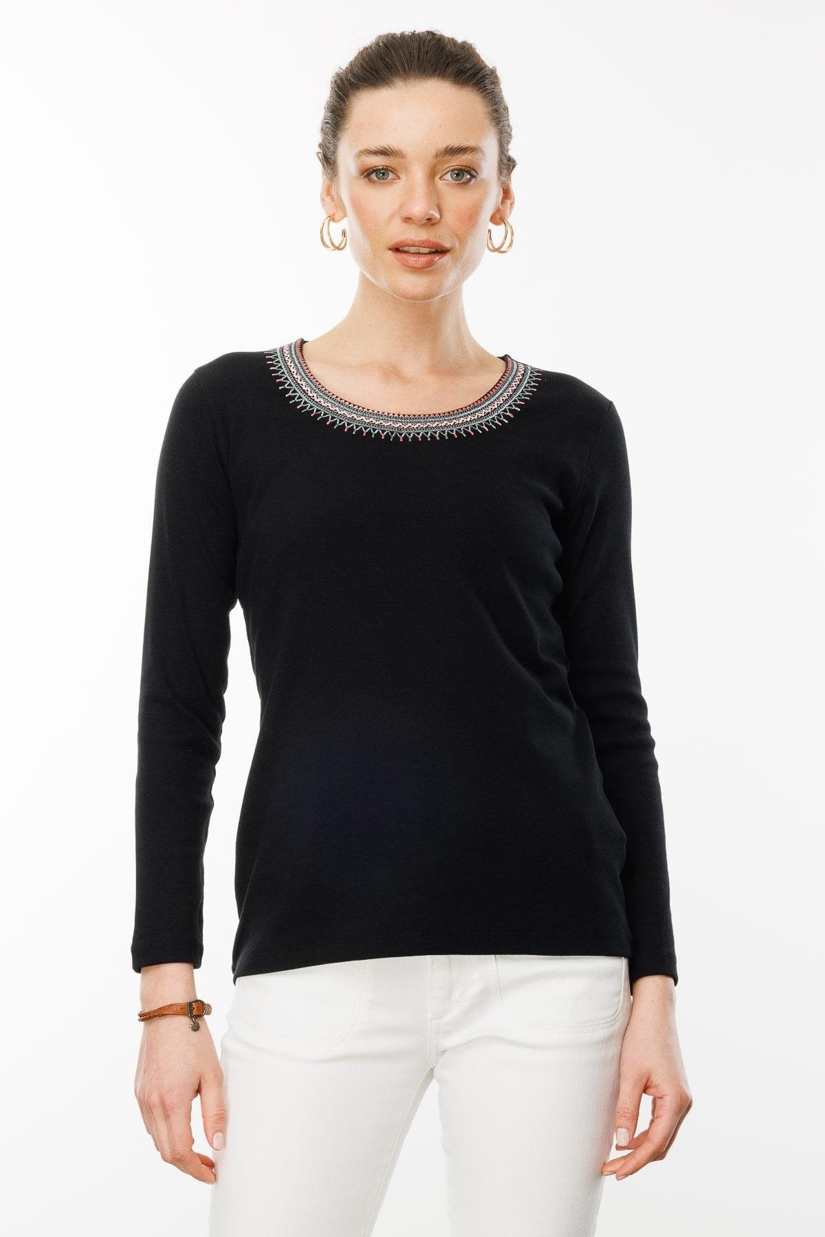 25759Kadın V Yaka Yakası Nakış İşlemeli Pamuklu Bluz Siyah