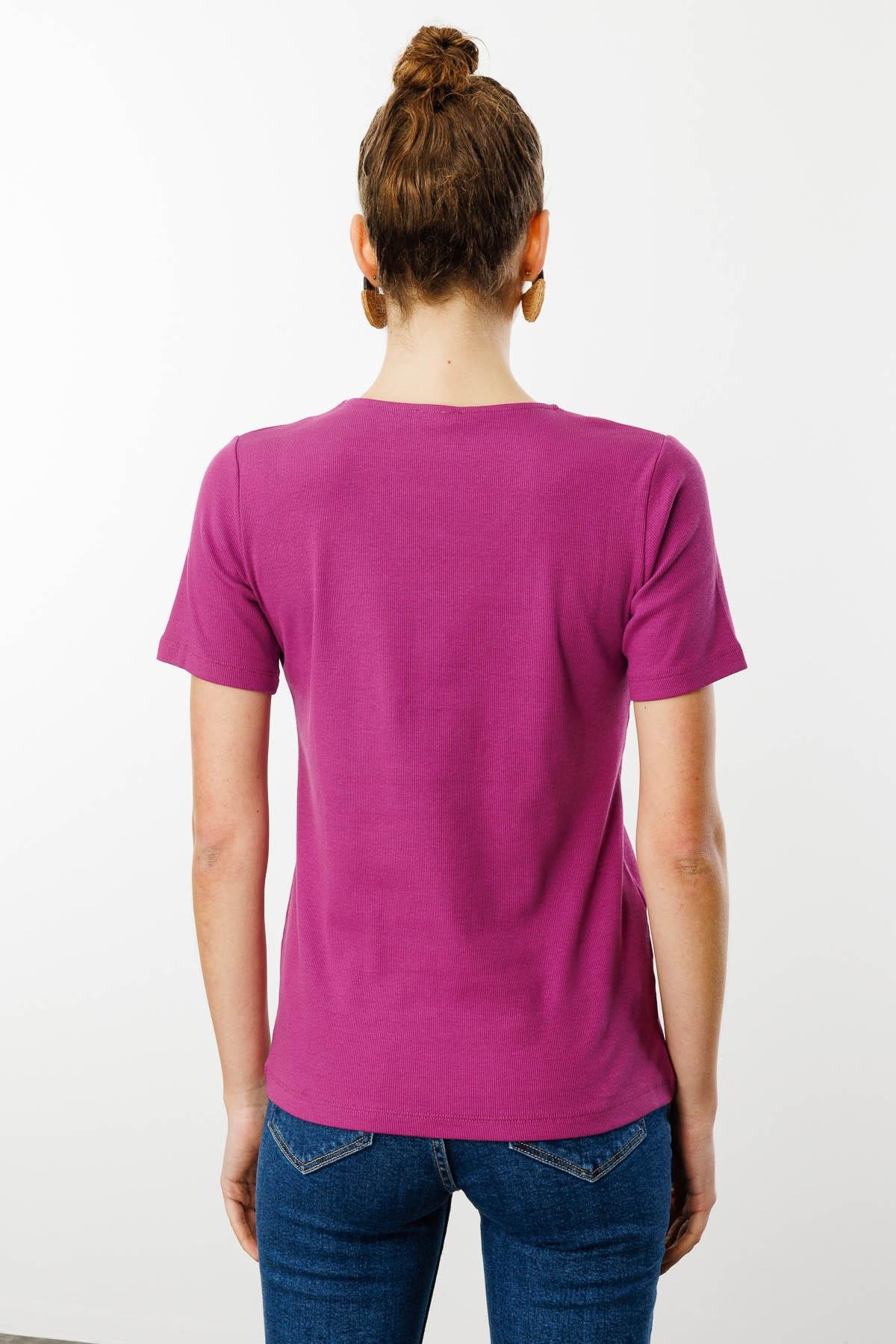 25758Kadın V Yaka Yakası Nakış İşlemeli Pamuklu T-Shirt Fuşya