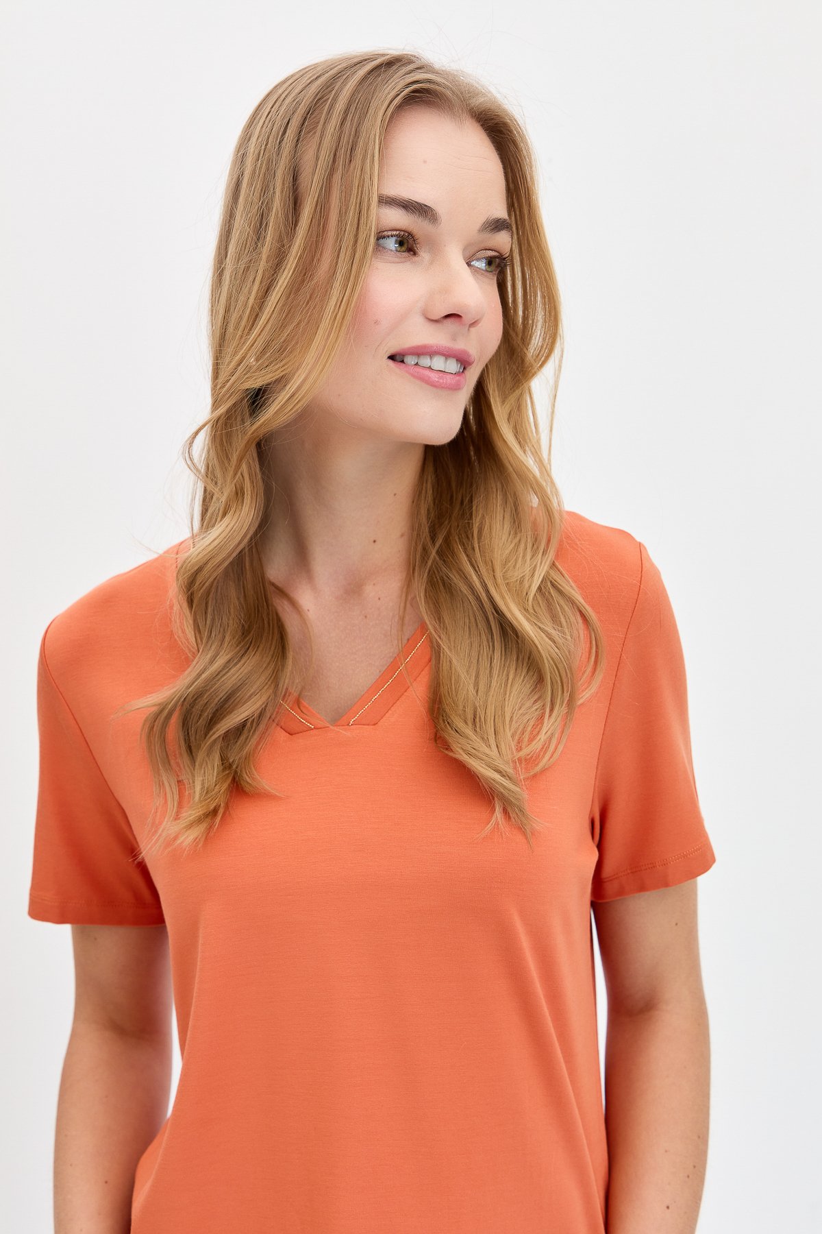 KMY24039Kadın V Yaka Yakası Simli Tshirt Kiremit