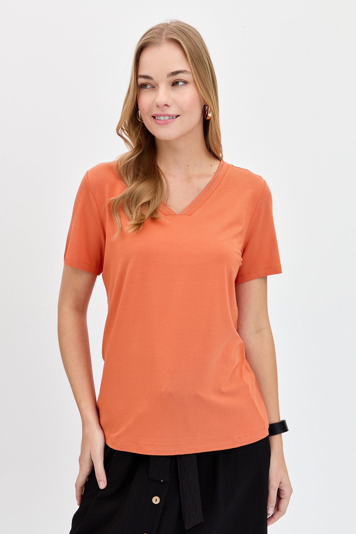 KMY24039Kadın V Yaka Yakası Simli Tshirt Kiremit