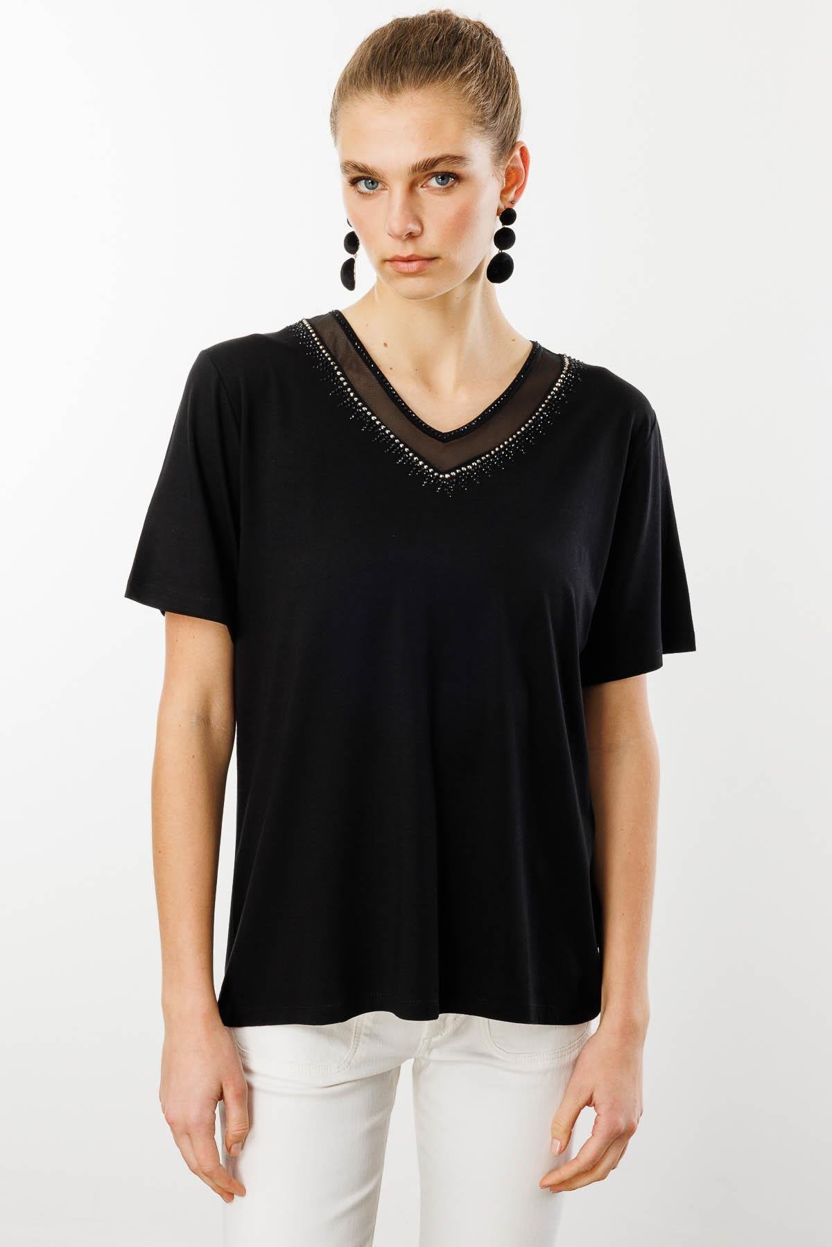 25751Kadın V Yaka Yakası Taşlı Penye T-shirt Siyah