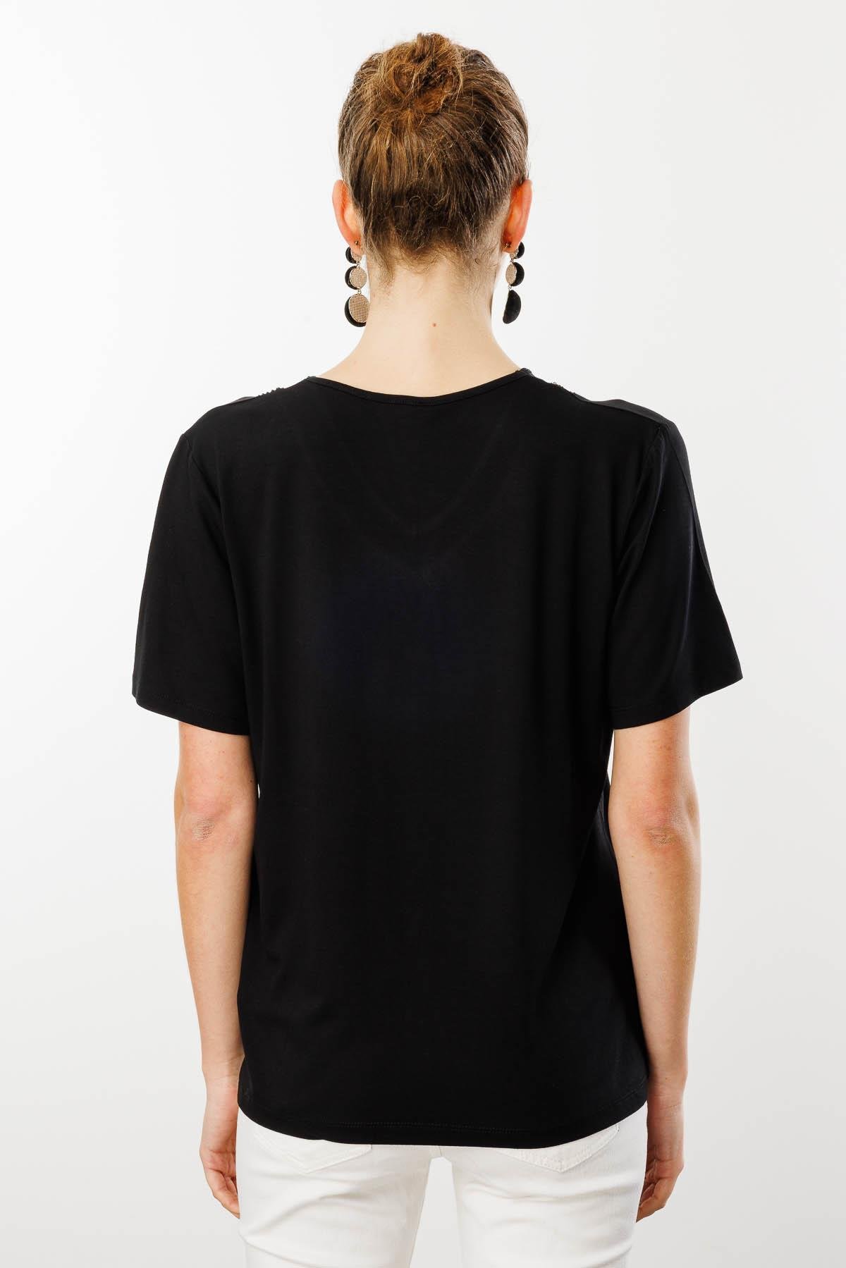 25751Kadın V Yaka Yakası Taşlı Penye T-shirt Siyah