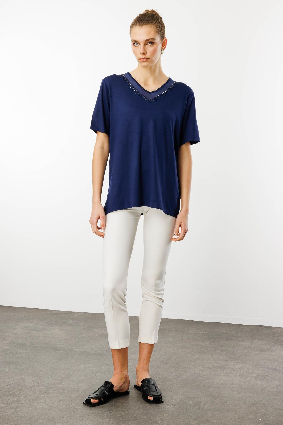 25751Kadın V Yaka Yakası Taşlı Penye T-shirt Lacivert