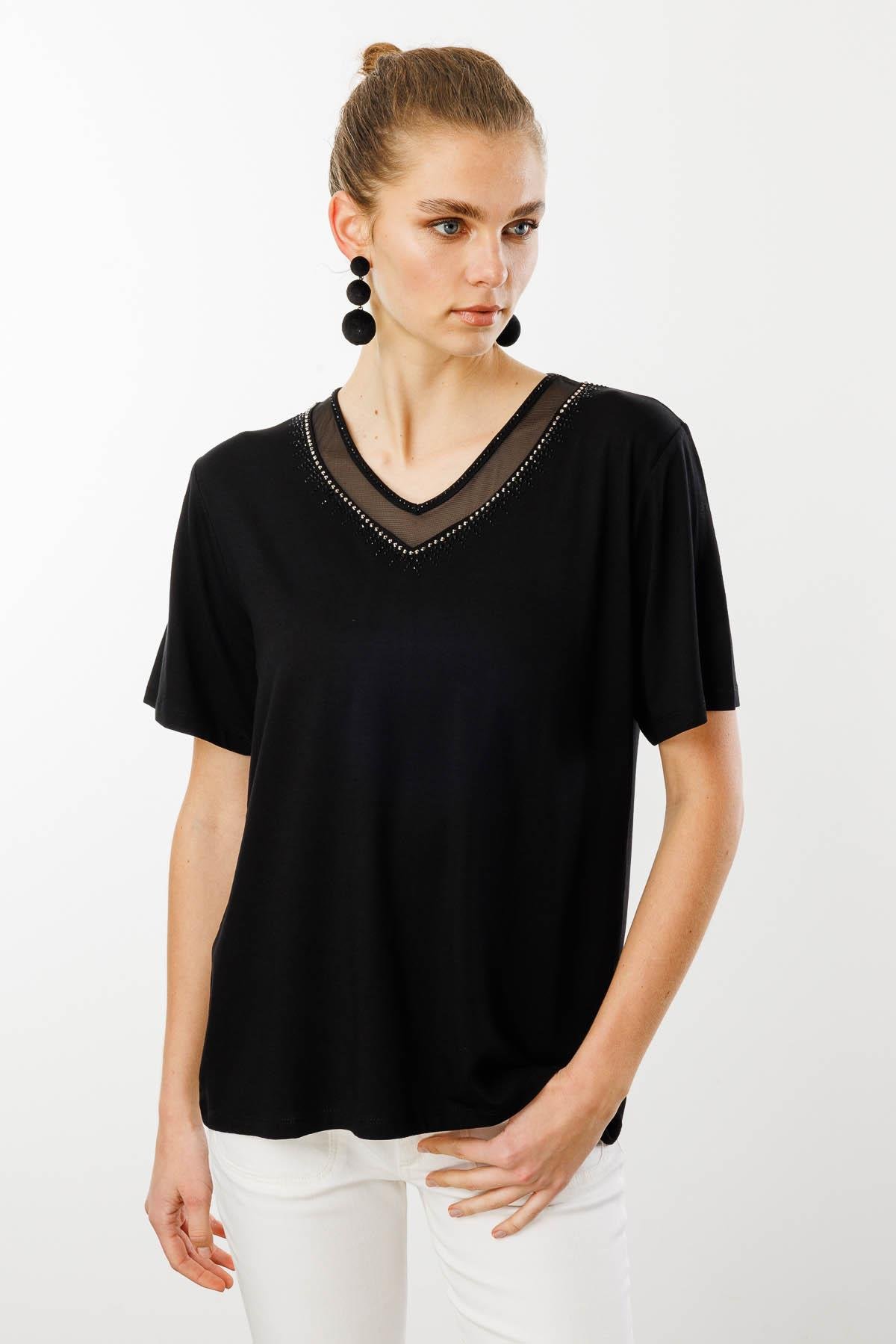 25751Kadın V Yaka Yakası Taşlı Penye T-shirt Siyah