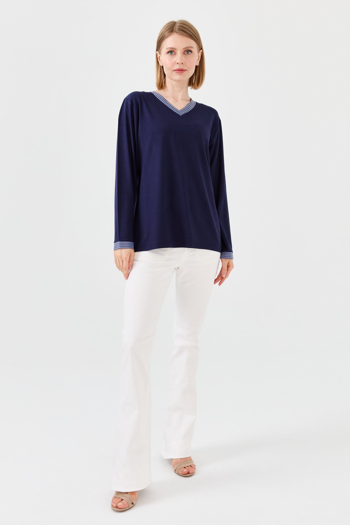 23767Kadın V Yaka Zincir Bantlı Penye Bluz Lacivert