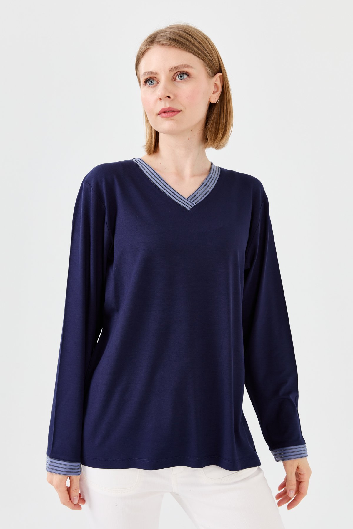 23767Kadın V Yaka Zincir Bantlı Penye Bluz Lacivert