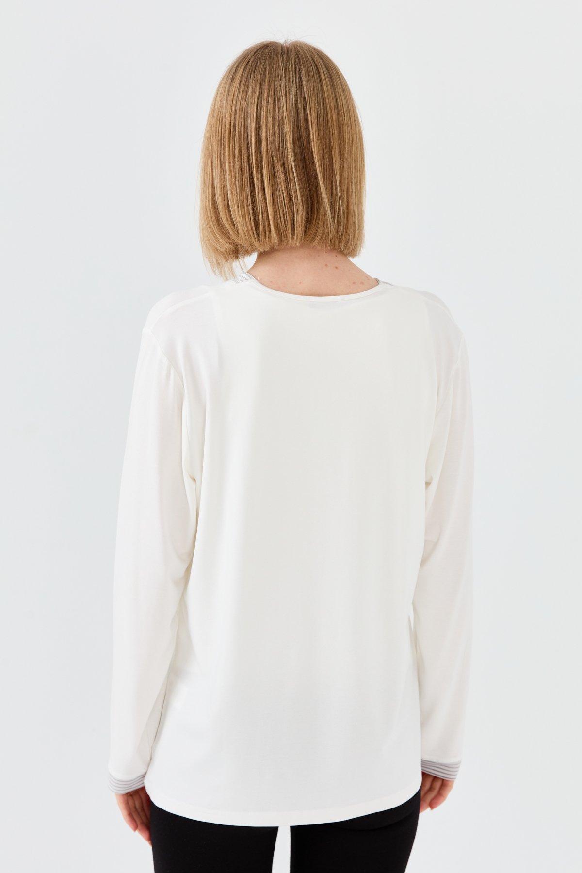 23767Kadın V Yaka Zincir Bantlı Penye Bluz Kemik