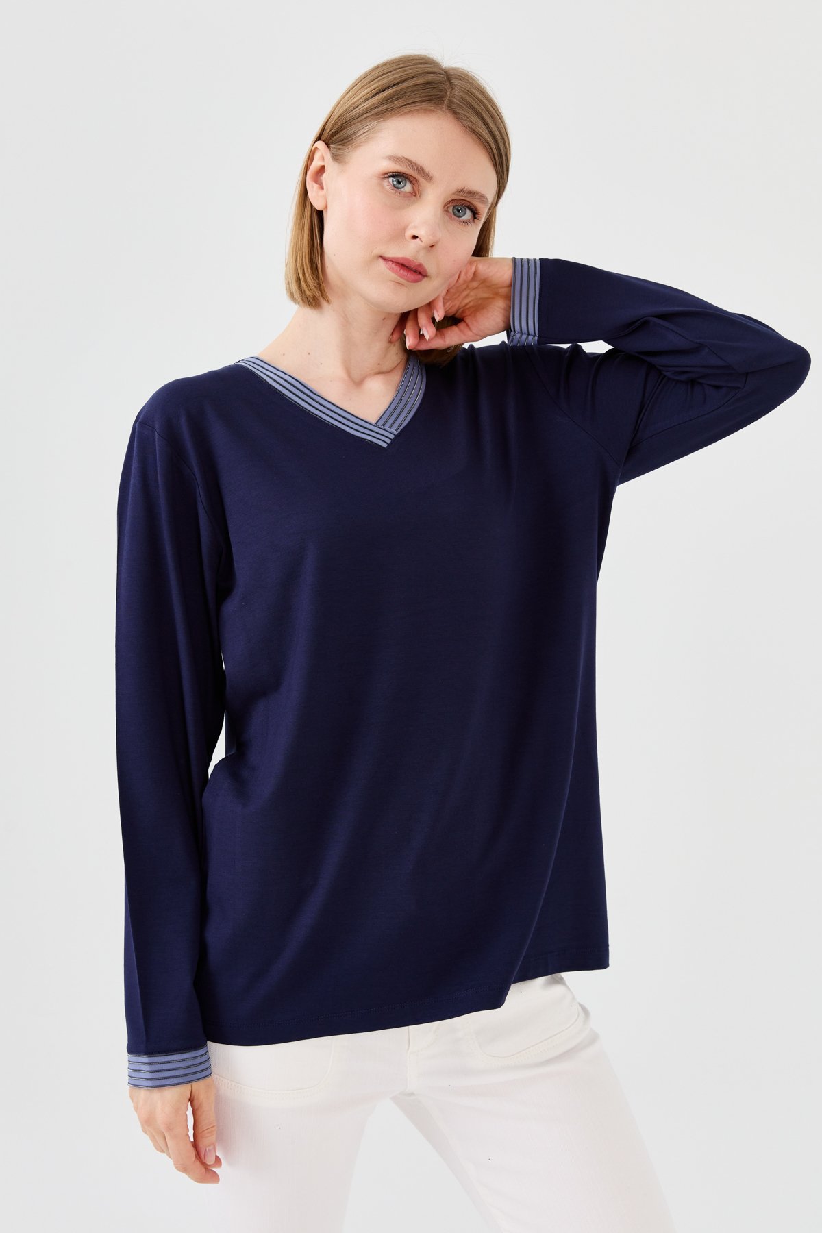 23767Kadın V Yaka Zincir Bantlı Penye Bluz Lacivert