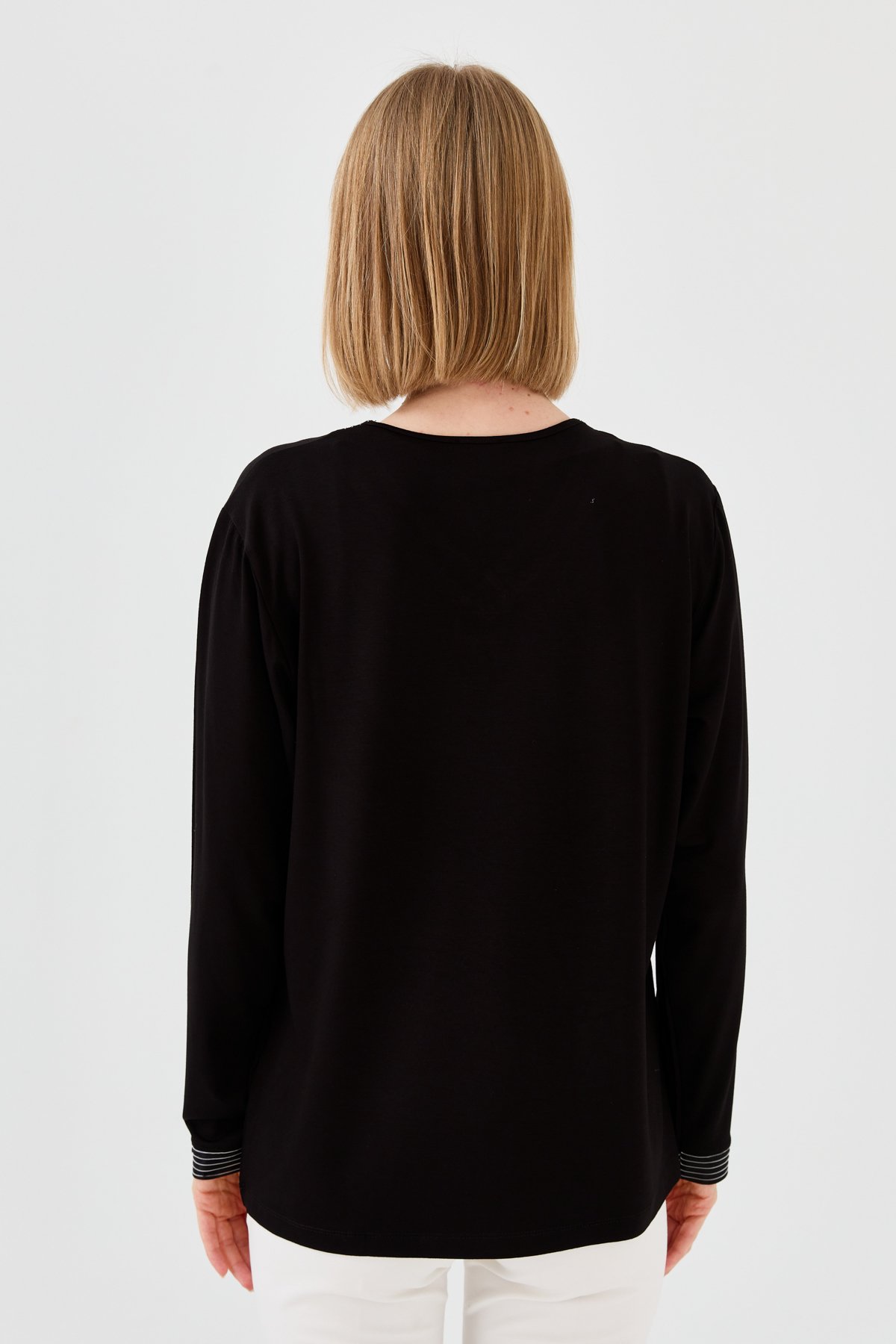 23767Kadın V Yaka Zincir Bantlı Penye Bluz Siyah