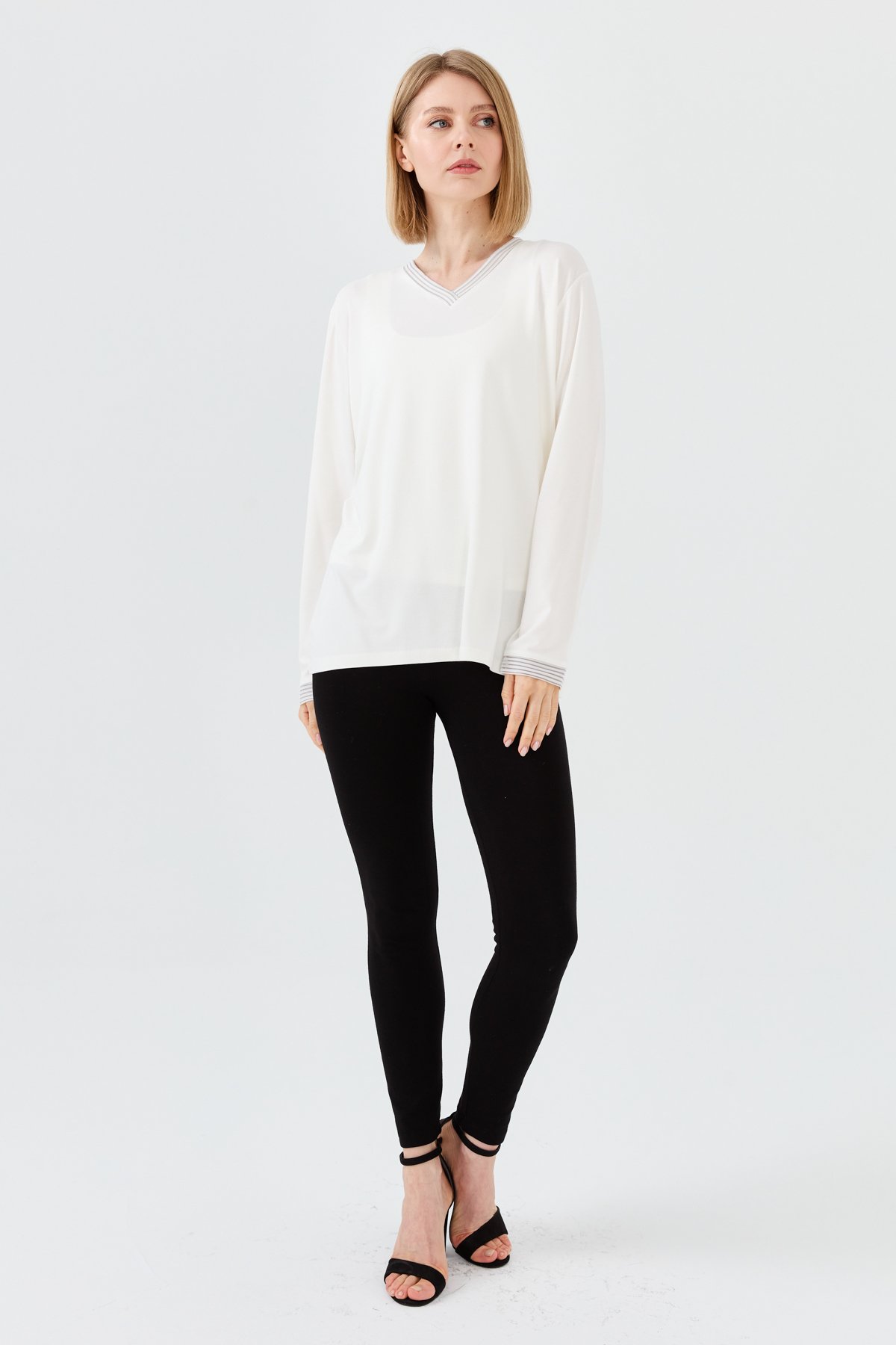 23767Kadın V Yaka Zincir Bantlı Penye Bluz Kemik