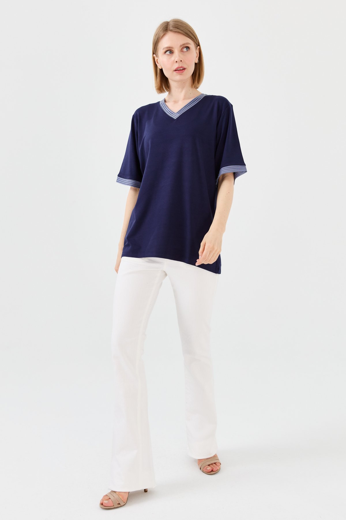 23766Kadın V Yaka Zincir Bantlı Penye T-shirt Lacivert
