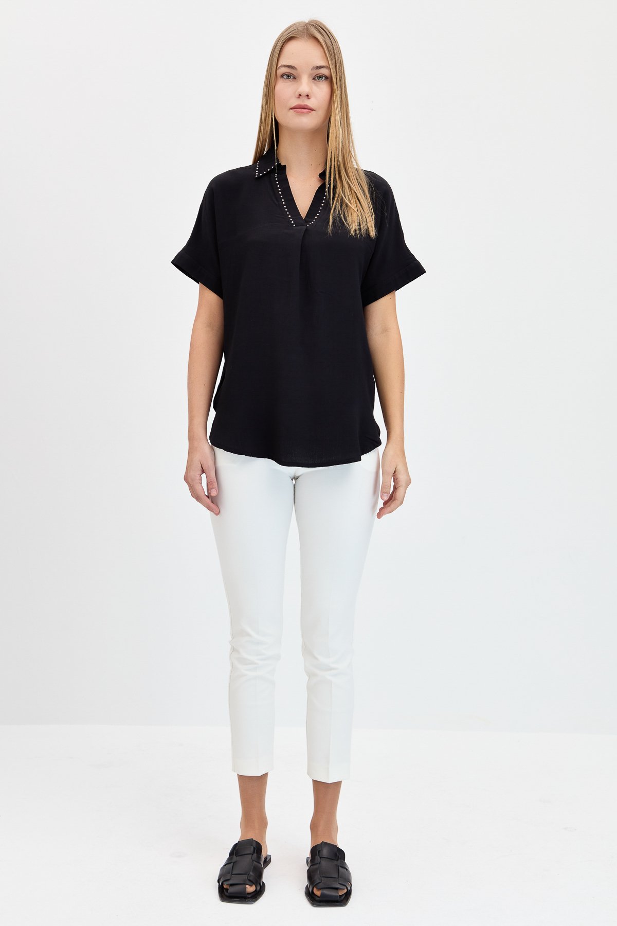 KMY24072Kadın Yaka Kenarı Taşlı Maroken Gömlek Siyah