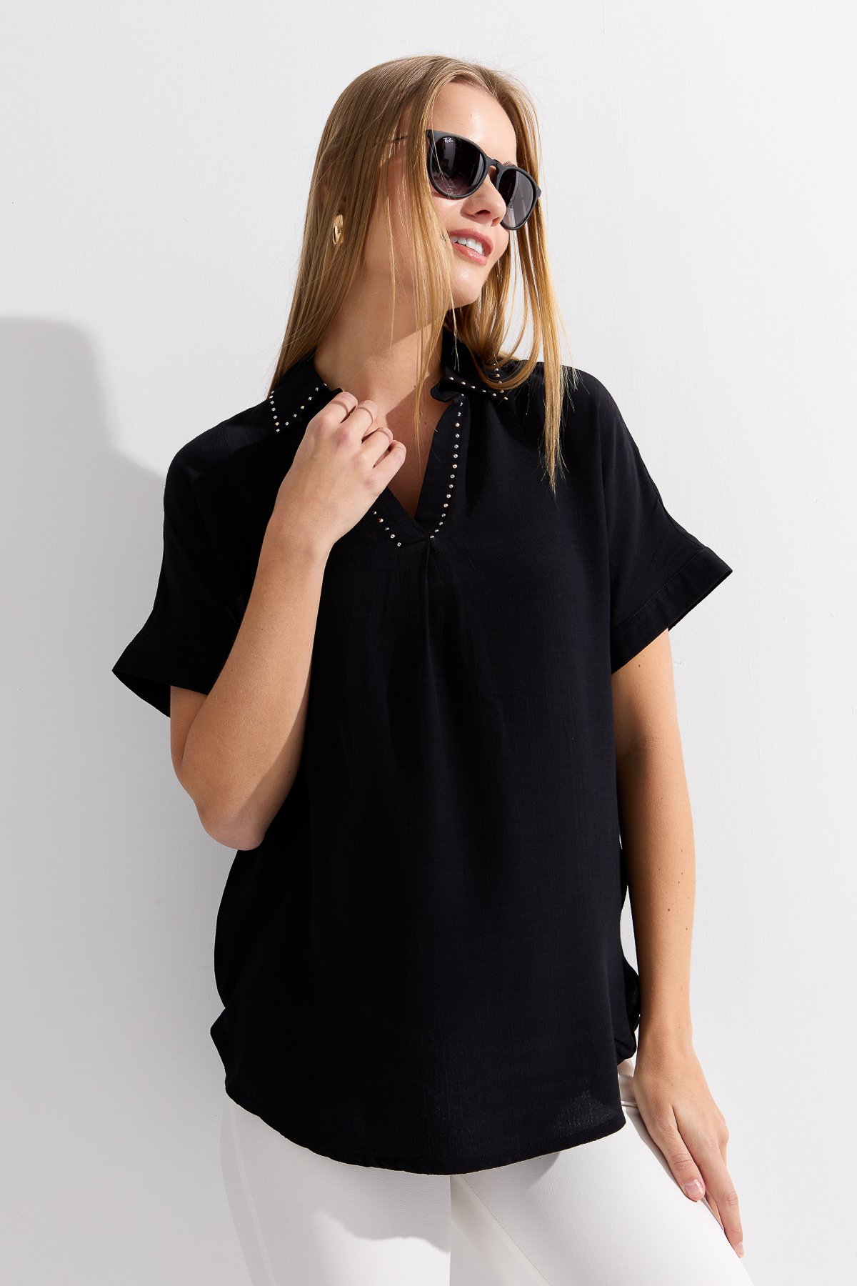 KMY24072Kadın Yaka Kenarı Taşlı Maroken Gömlek Siyah