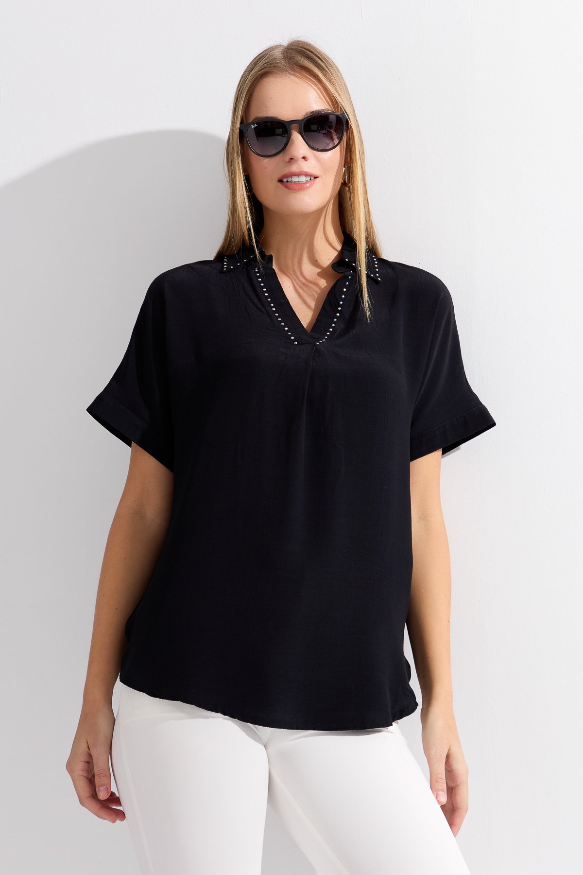 KMY24072Kadın Yaka Kenarı Taşlı Maroken Gömlek Siyah