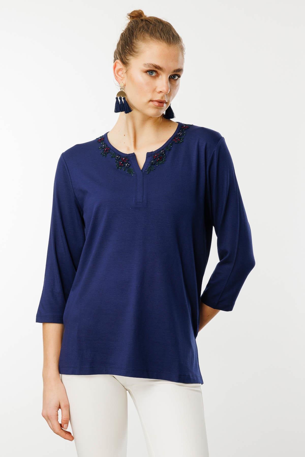 24752Kadın Yakası Dantel İşlemeli Penye Bluz Lacivert