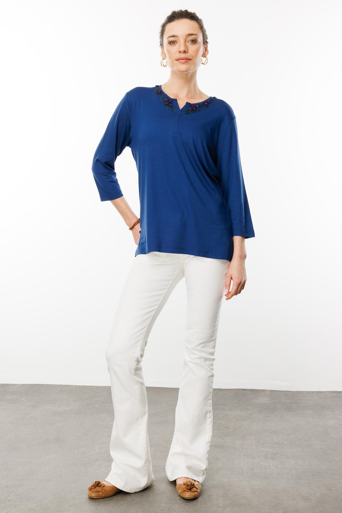 24752Kadın Yakası Dantel İşlemeli Penye Bluz İndigo