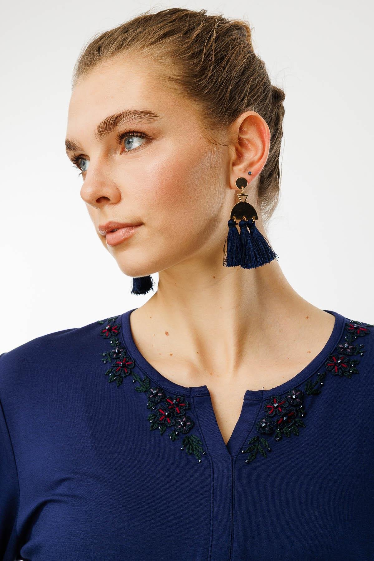 24752Kadın Yakası Dantel İşlemeli Penye Bluz Lacivert