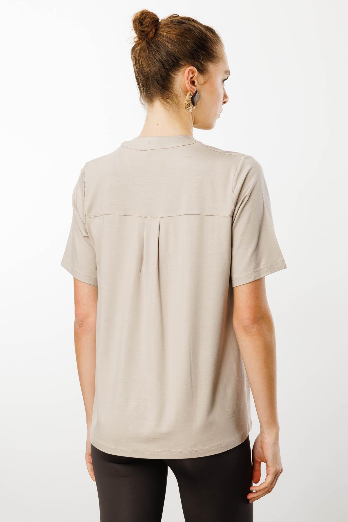 25764Kadın Yakası Düğmeli Penye Gömlek Bej