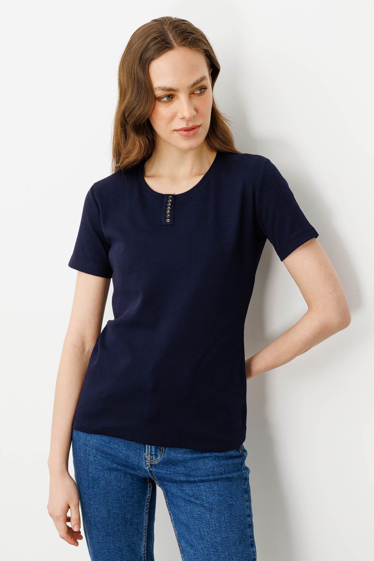 9703Kadın Yakası Düğmeli Penye T-shirt Lacivert