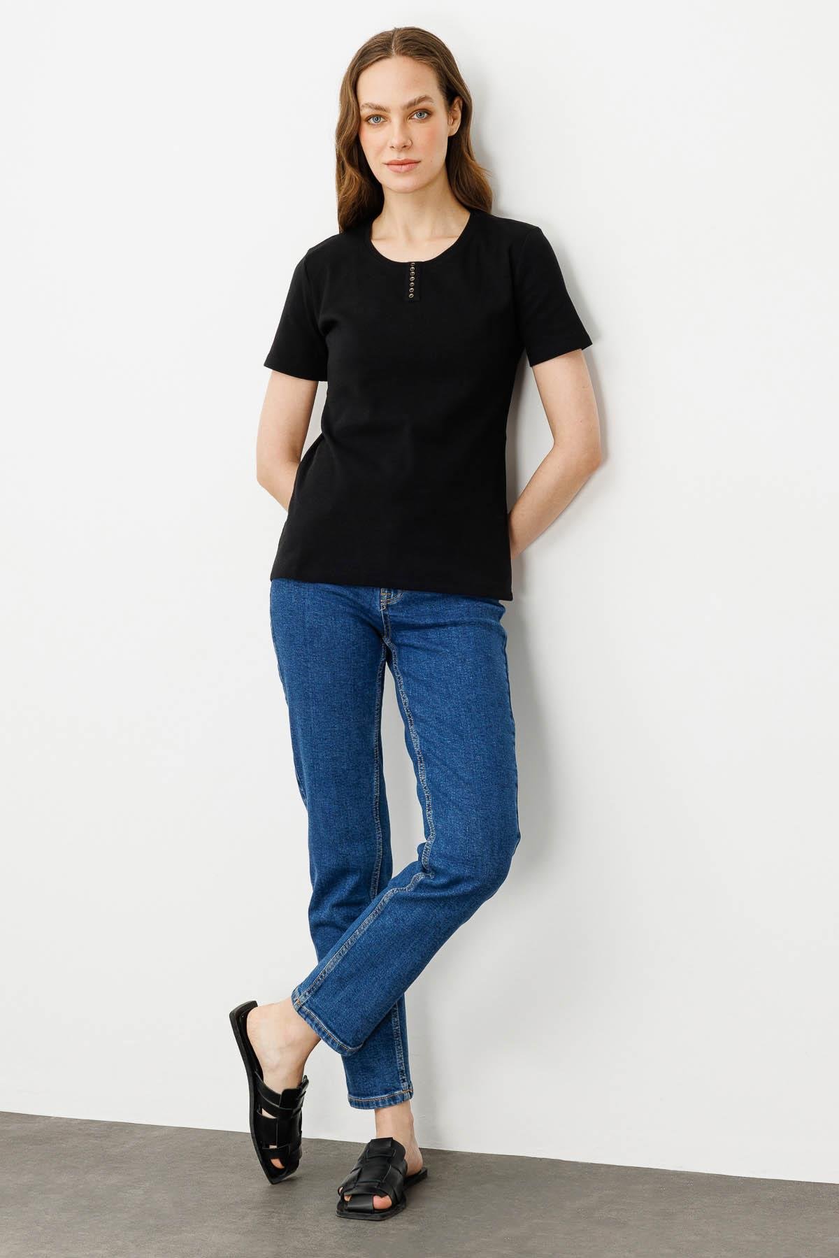 9703Kadın Yakası Düğmeli Penye T-shirt Siyah