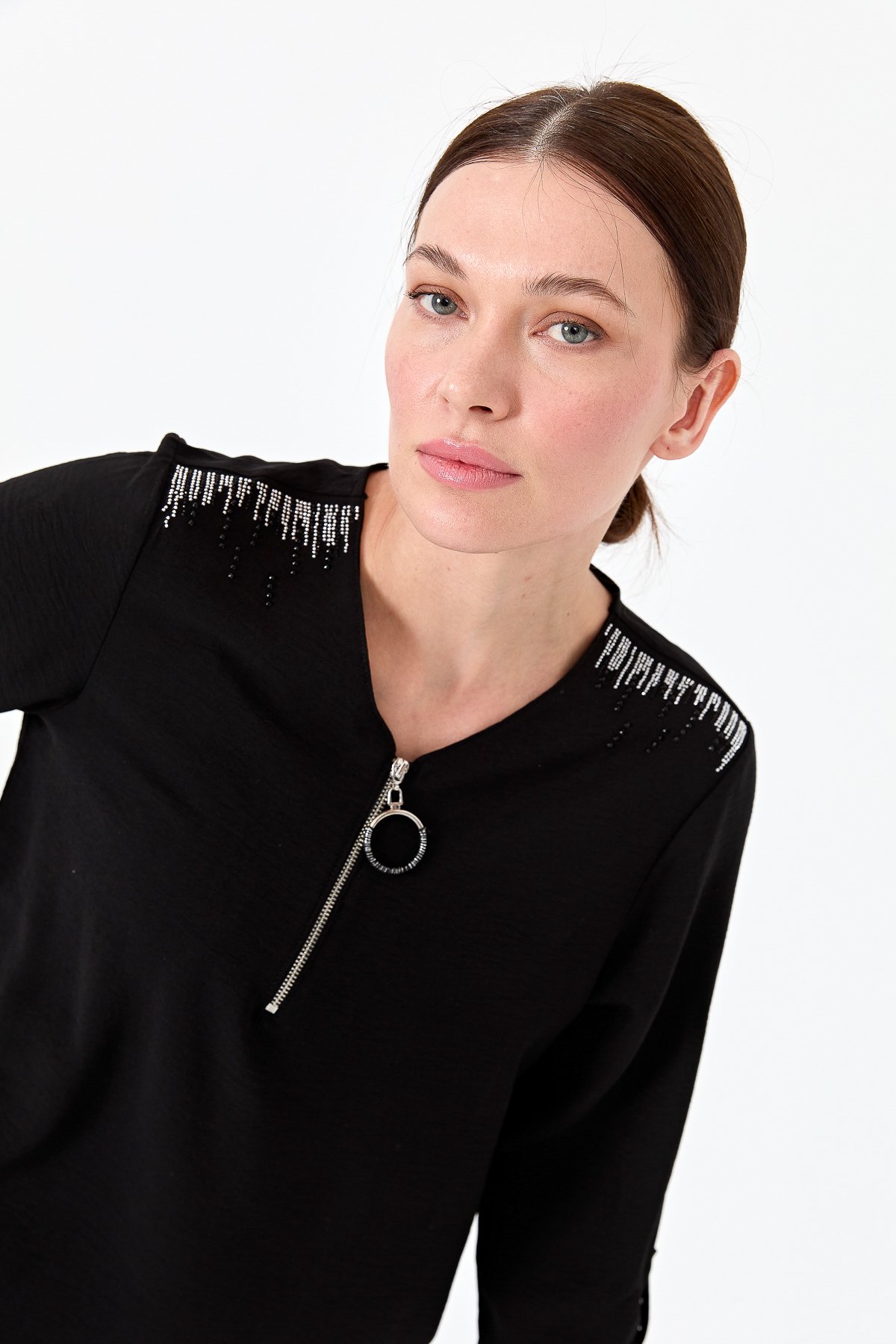 23464Kadın Yakası Fermuarlı Penye Bluz Siyah