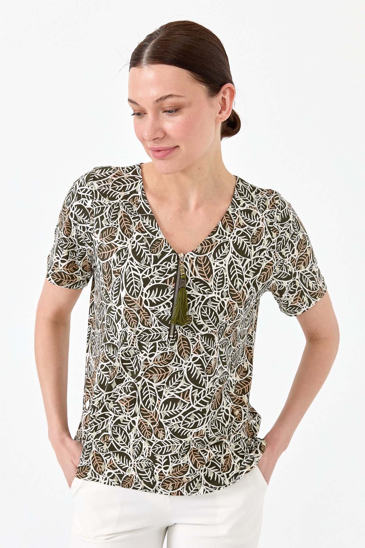 23470Kadın Yakası Fermuarlı Penye Tshirt Haki