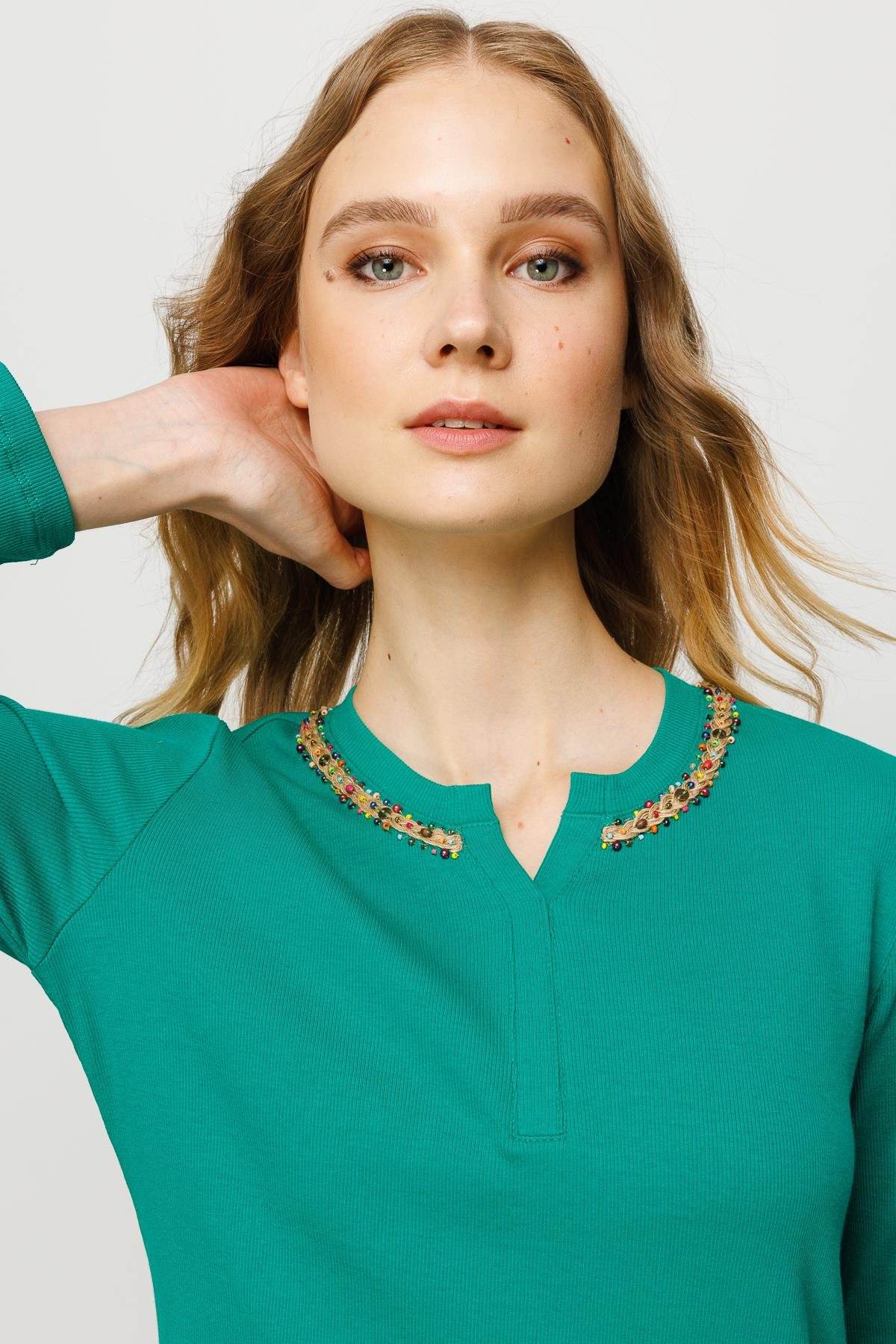 23752Kadın Yakası İşlemeli Penye Bluz Yeşil