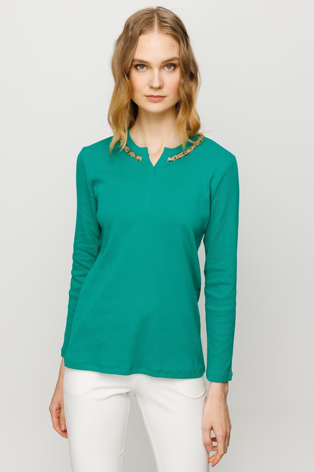 23752Kadın Yakası İşlemeli Penye Bluz Yeşil