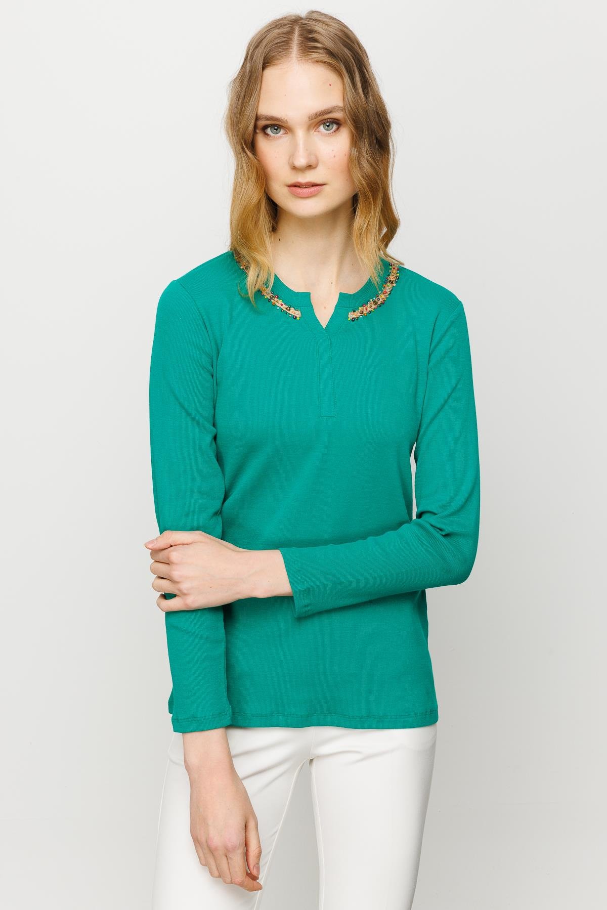 23752Kadın Yakası İşlemeli Penye Bluz Yeşil