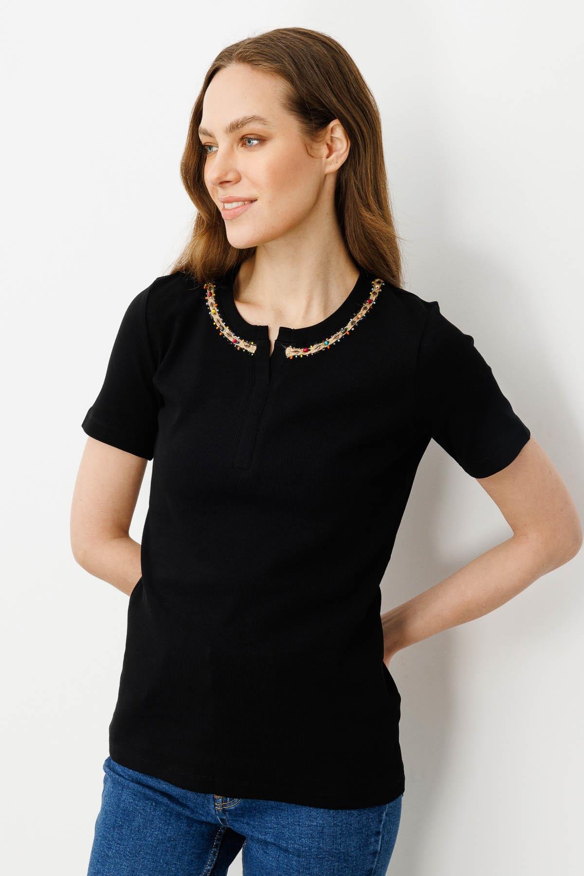 23751Kadın Yakası İşlemeli Penye T-shirt Siyah