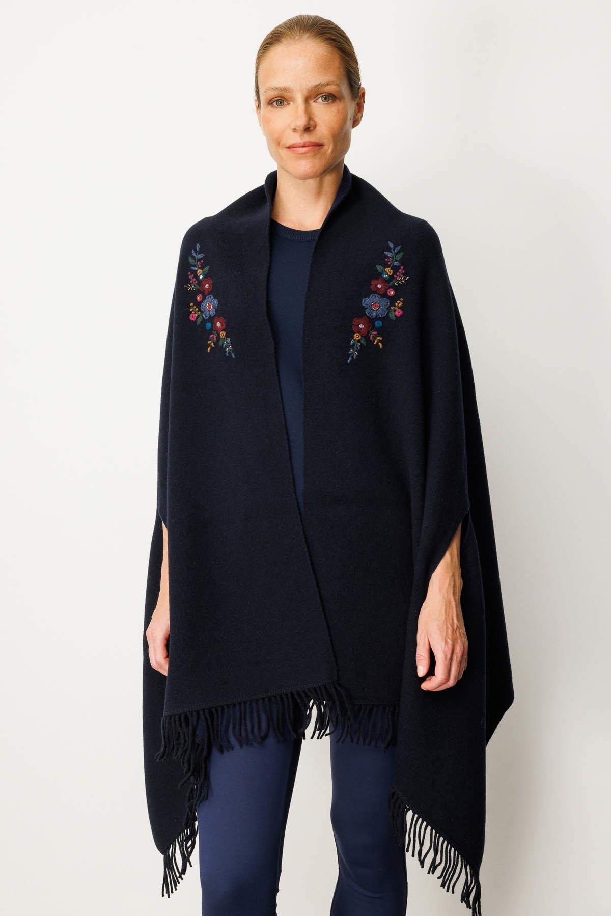 25060Kadın Yakası İşlemeli Koldan Geçmeli Büyük Yün Şal K.Lacivert