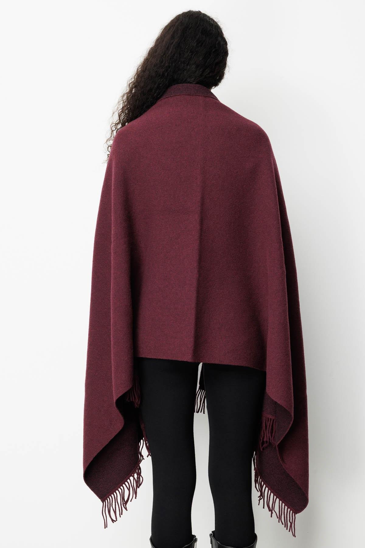 25060Kadın Yakası İşlemeli Koldan Geçmeli Büyük Yün Şal K.Mürdüm