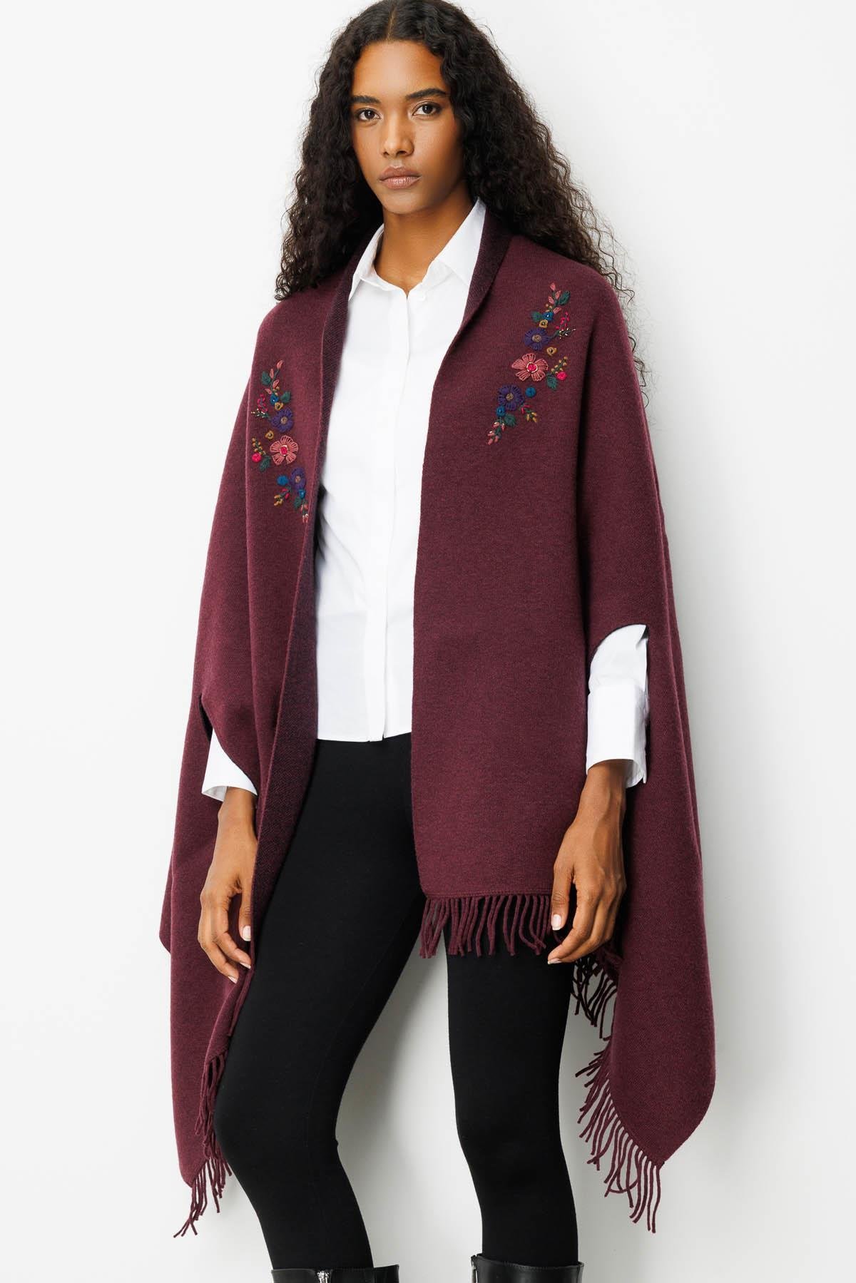 25060Kadın Yakası İşlemeli Koldan Geçmeli Büyük Yün Şal K.Mürdüm