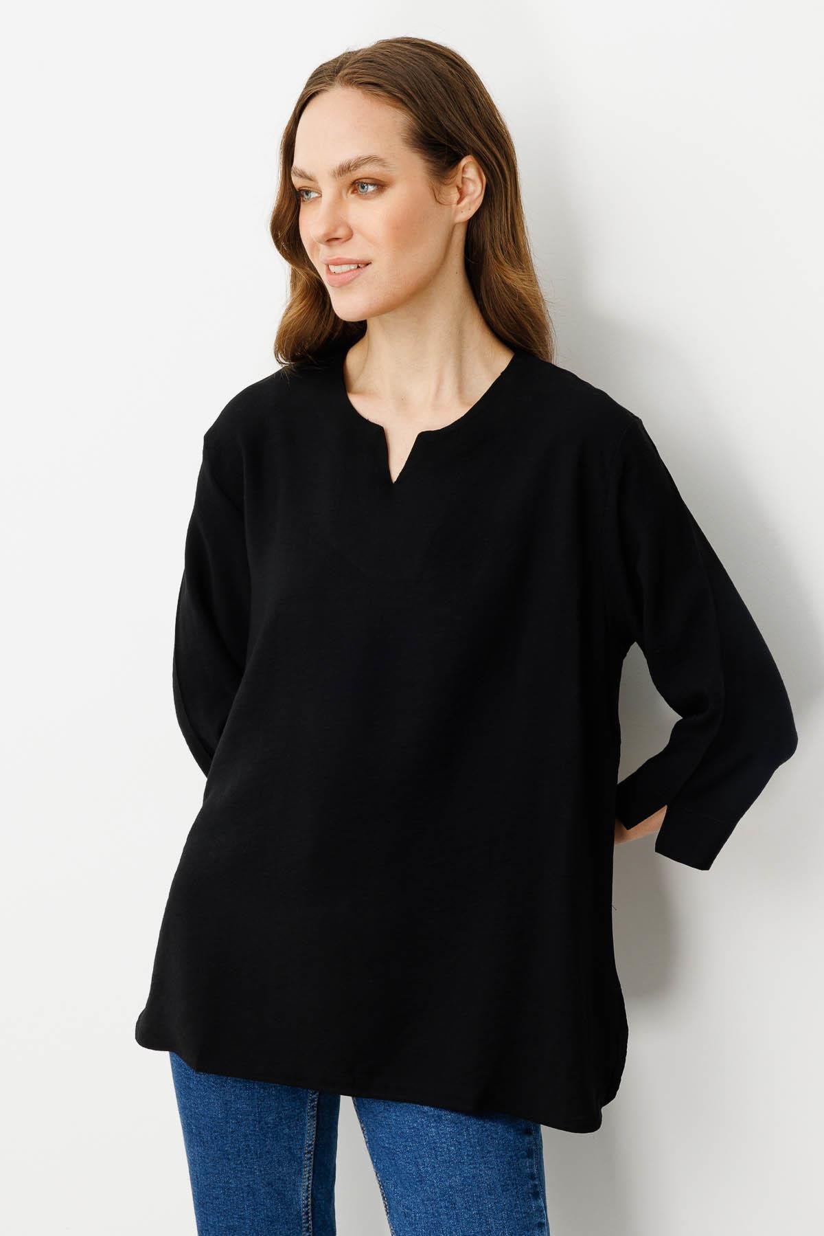 25776Kadın Yakası Kolu ve Eteği Yırtmaçlı Bluz Siyah